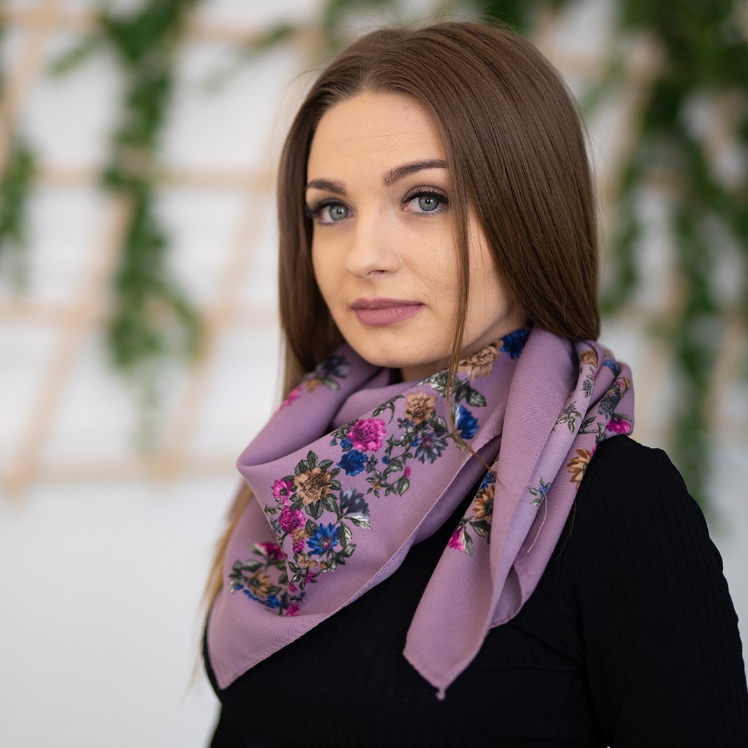 

Женский шерстяной платок Цветочный Веночек 1378.6