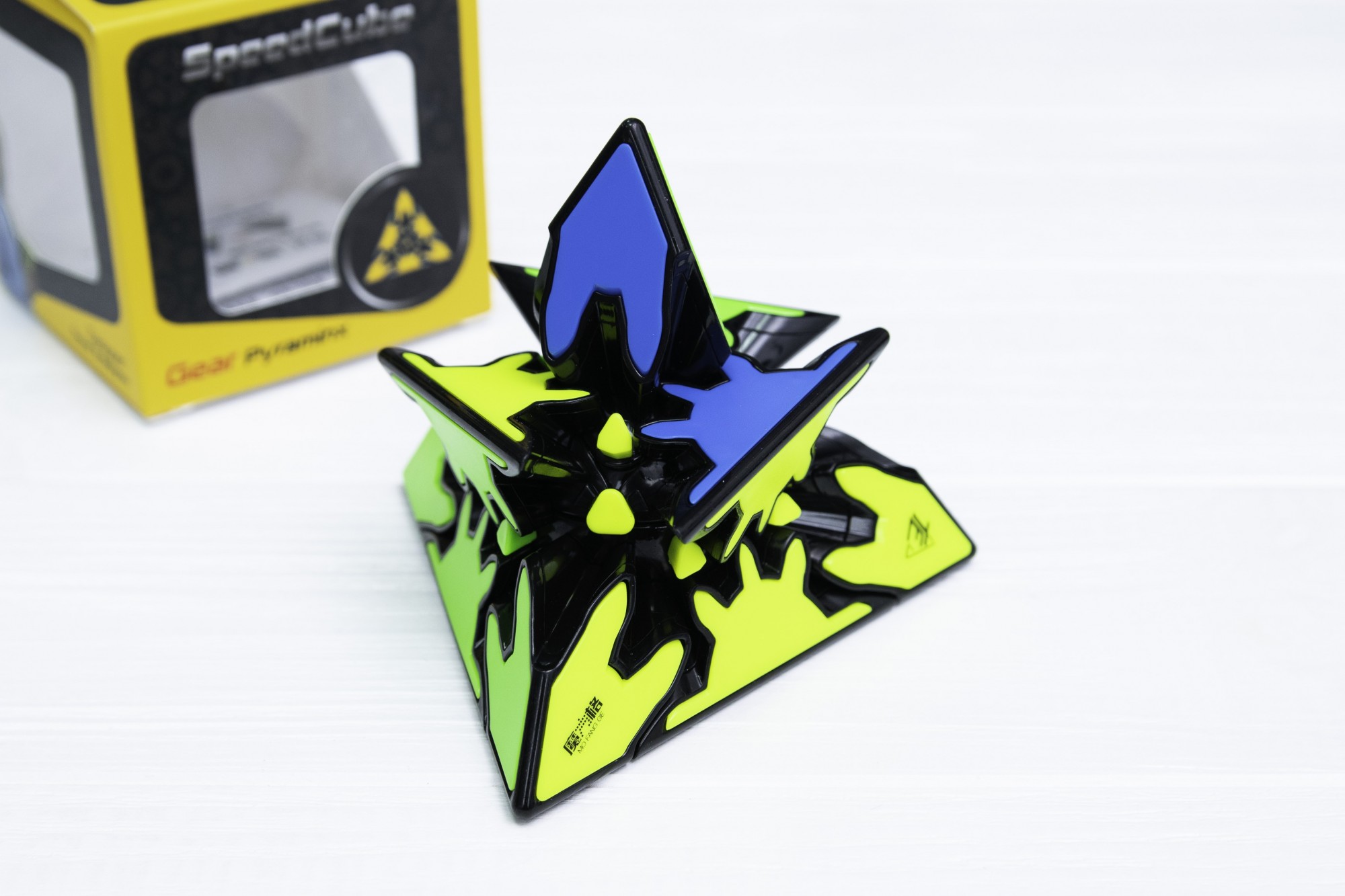 

Шестеренчатая пирамидка QiYi Gear Pyraminx без наклеек