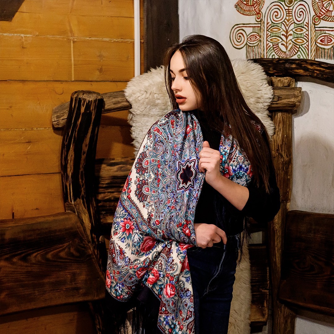 

Платок Fashionclub Осеннее танго тёмно-синий 120 х 120 см (1186.5)