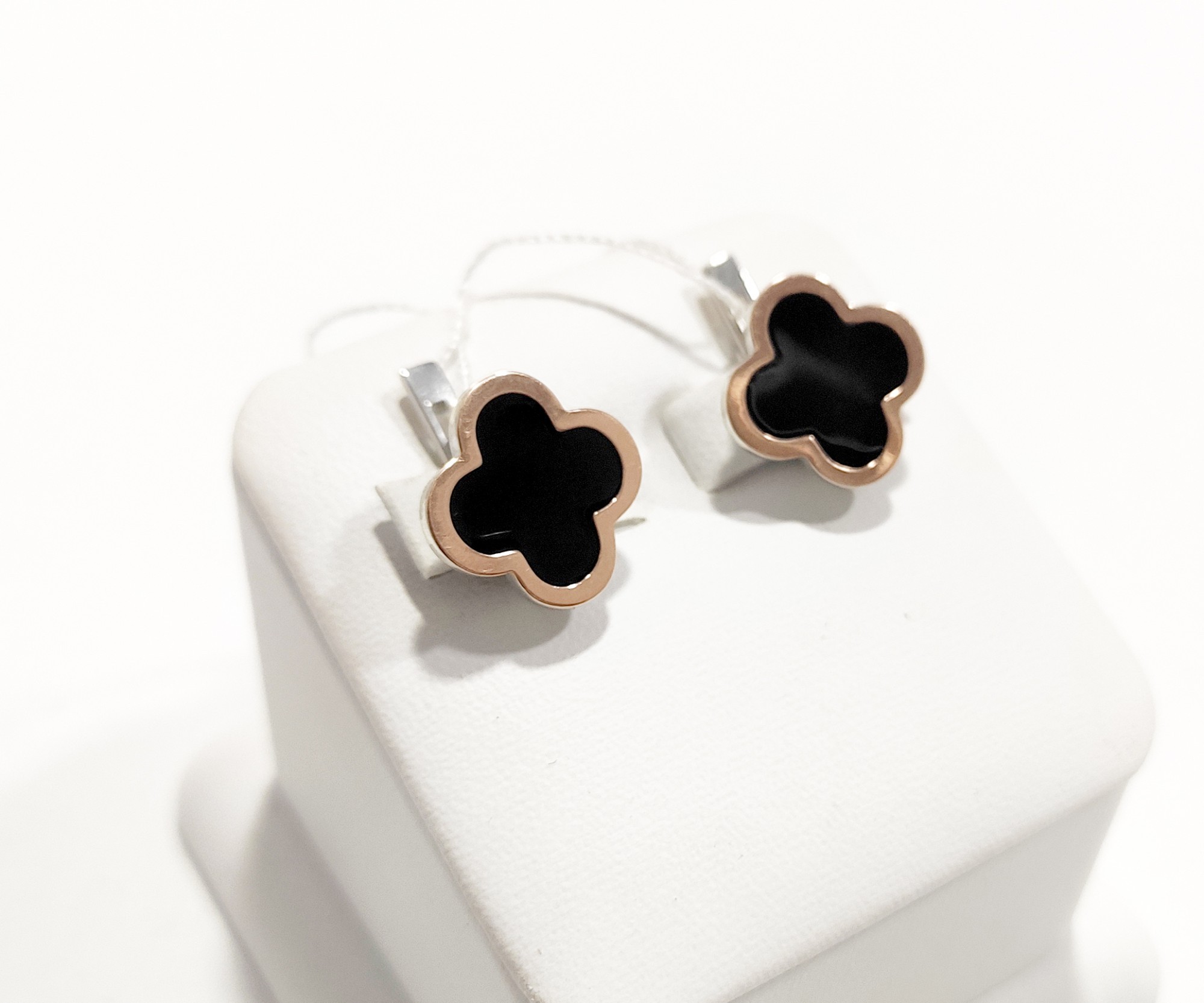 

Серебряные серьги 477с Sv с золотыми пластинами и эмалью Van Cleef