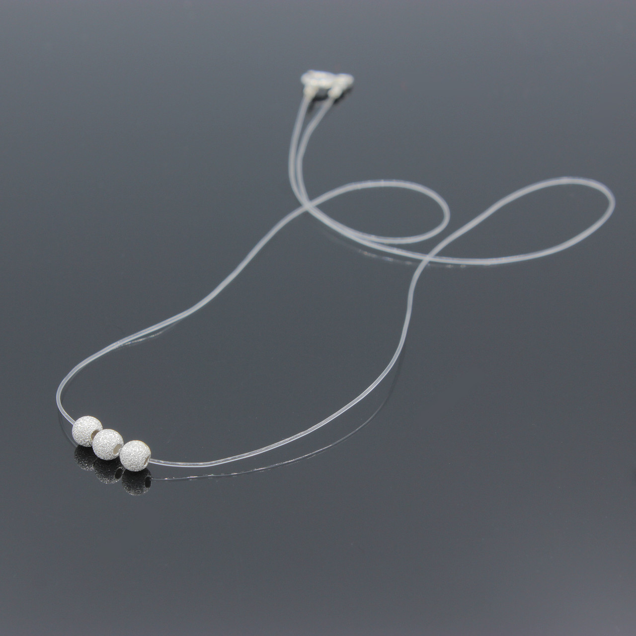 

Серебряное колье на леске 40