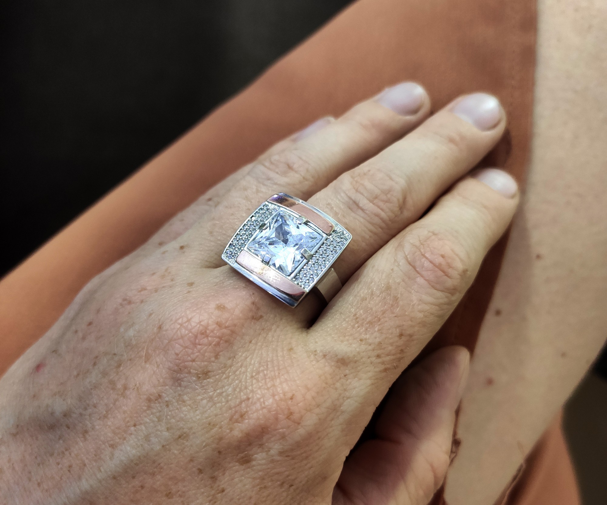 

Серебряное кольцо 481к Sv с кубическим цирконием 19,5 размер