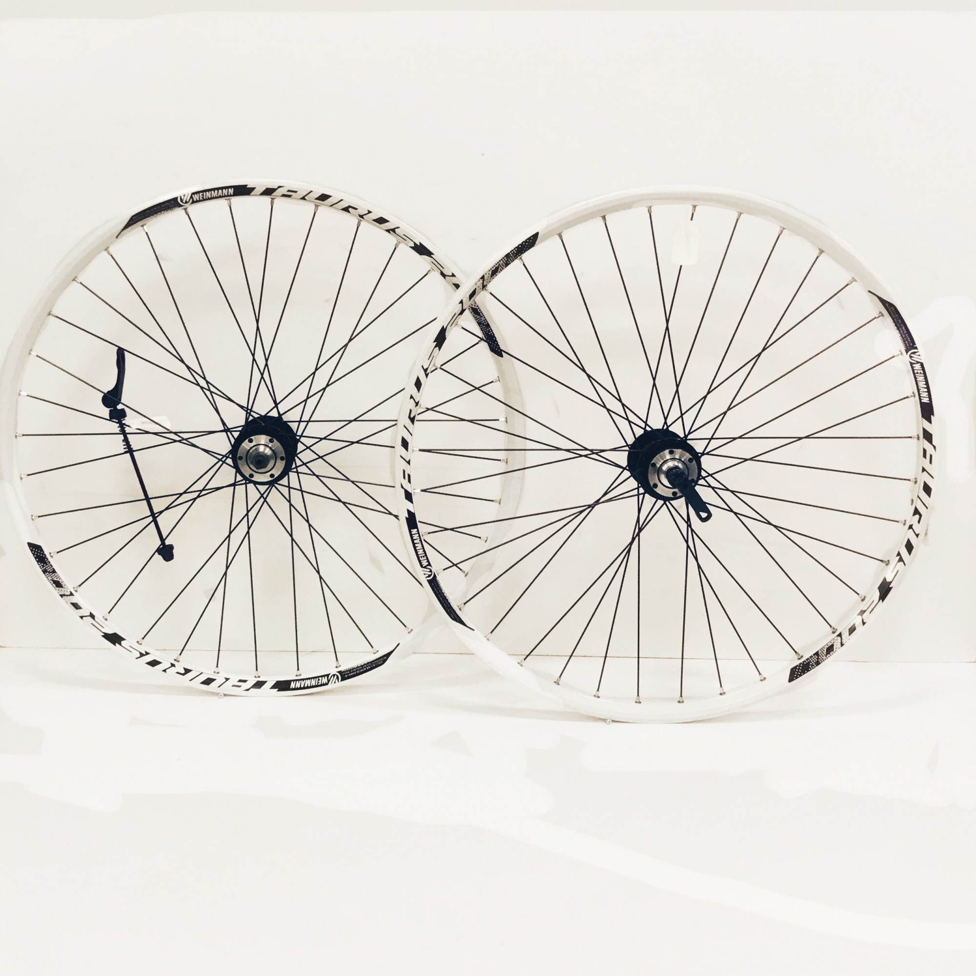 

Колеса на велосипед комплект (wheelset) заднее и переднее 26" под кассету и дисковый тормоз Velohit