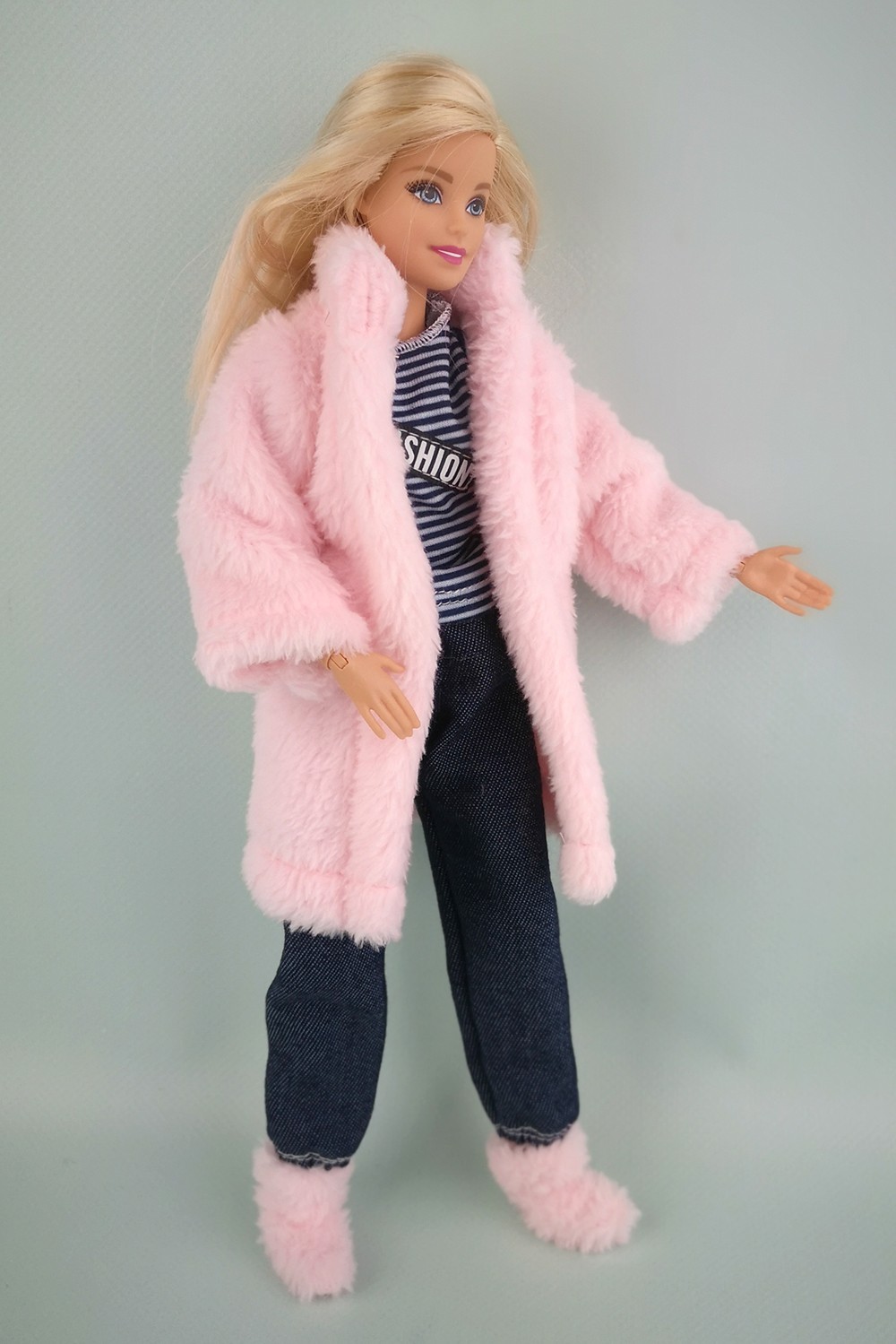 

Комплект одежды с шубой для куклы Barbie