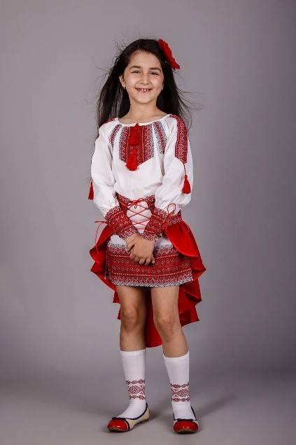 

Вишиванка Вышитый костюм для девочки "Павлин" Ornament, рост 116 см