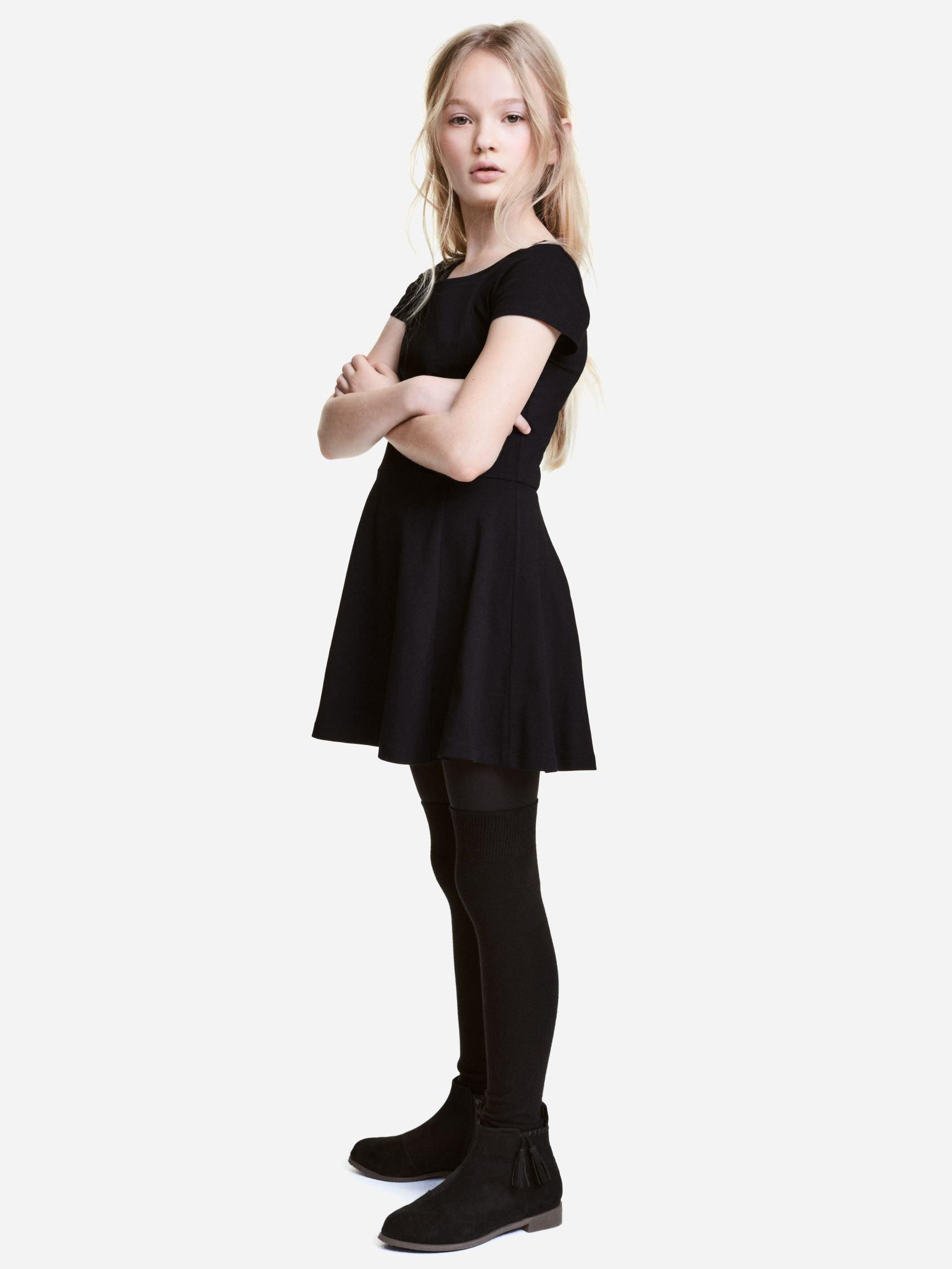 

Платье H&M 3703295-AAAD ШФ 134-140 см Черное