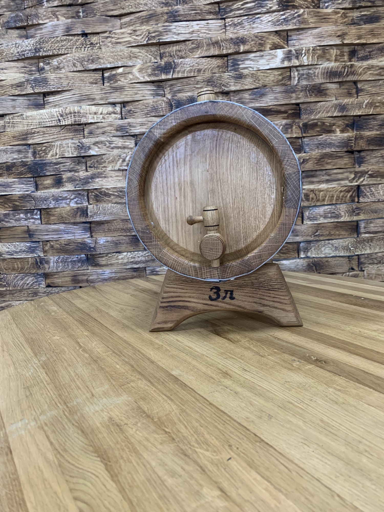 

Бочка дубовая Wooden Barrels из колотого дуба 3л