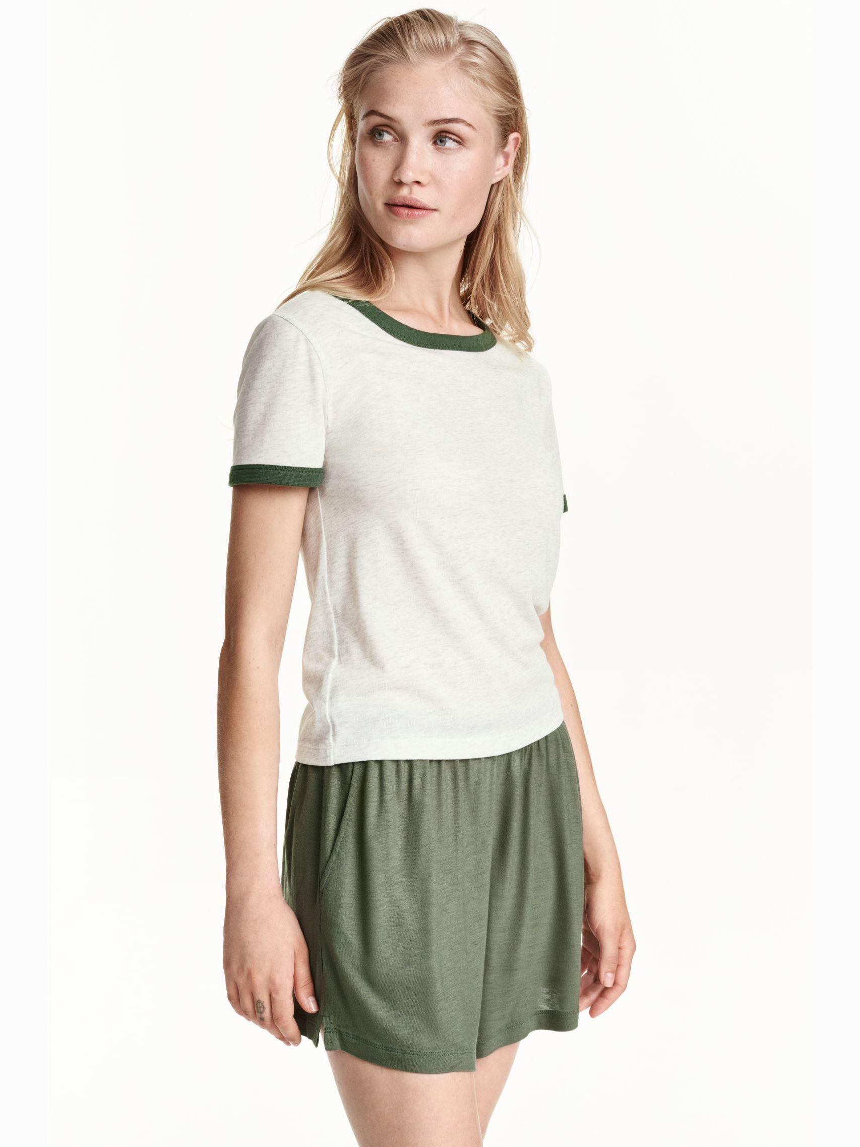 

Футболка H&M 3797804-AEUS XS Светло-серая с болотным