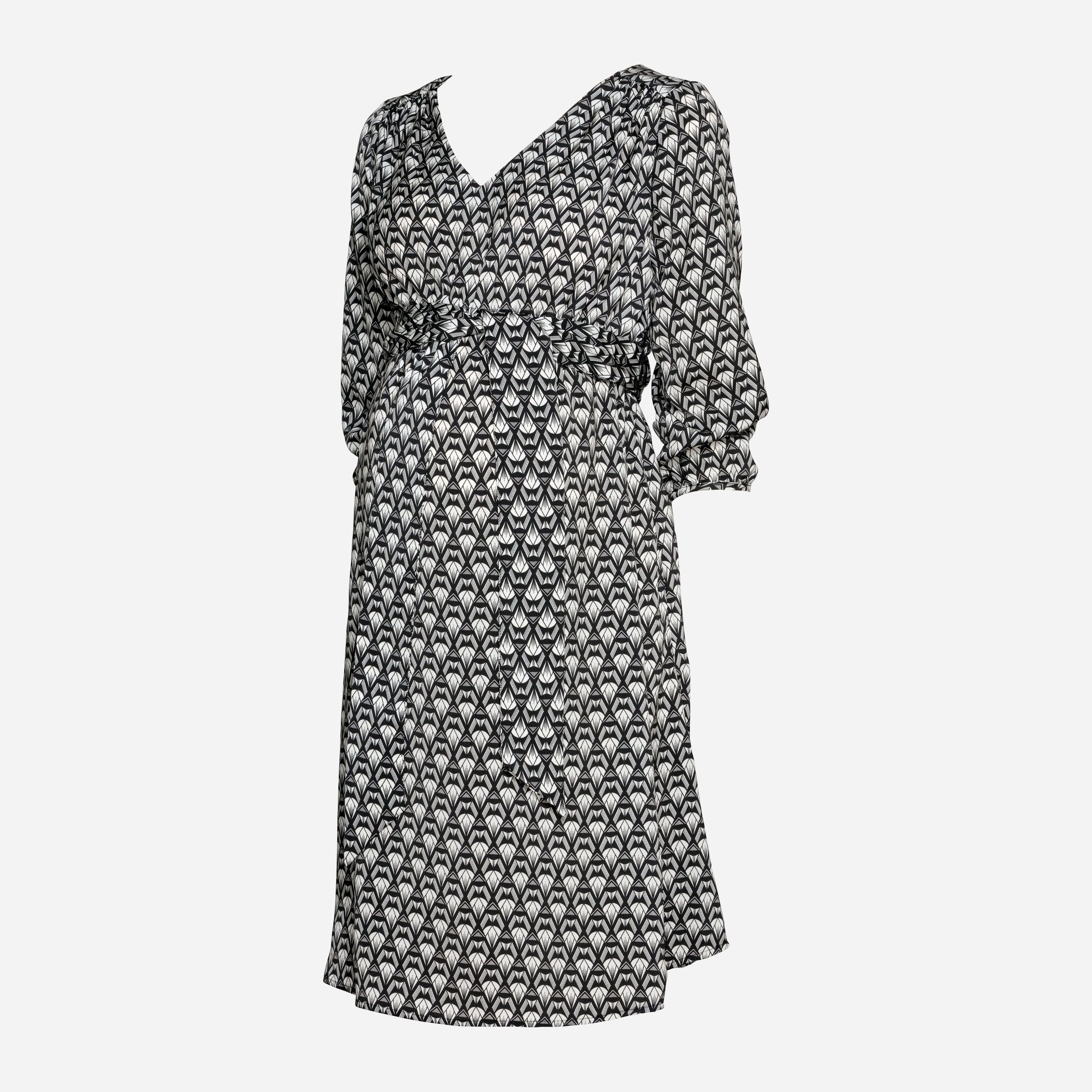 

Платье для беременных H&M Mama 5036427-ACRV S Черное с белым