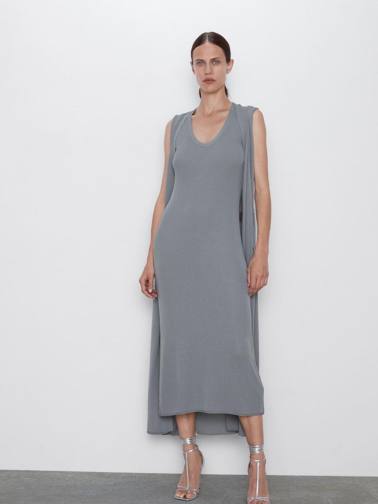 

Платье Zara 1509/102/819-ADVB M Серое с зеленым