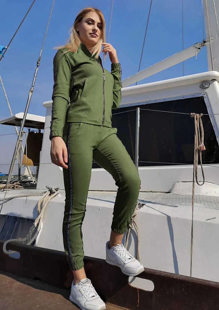 

Fashions • Прогулочный костюм Adwant Fashions 42-44 хаки (702-фг)