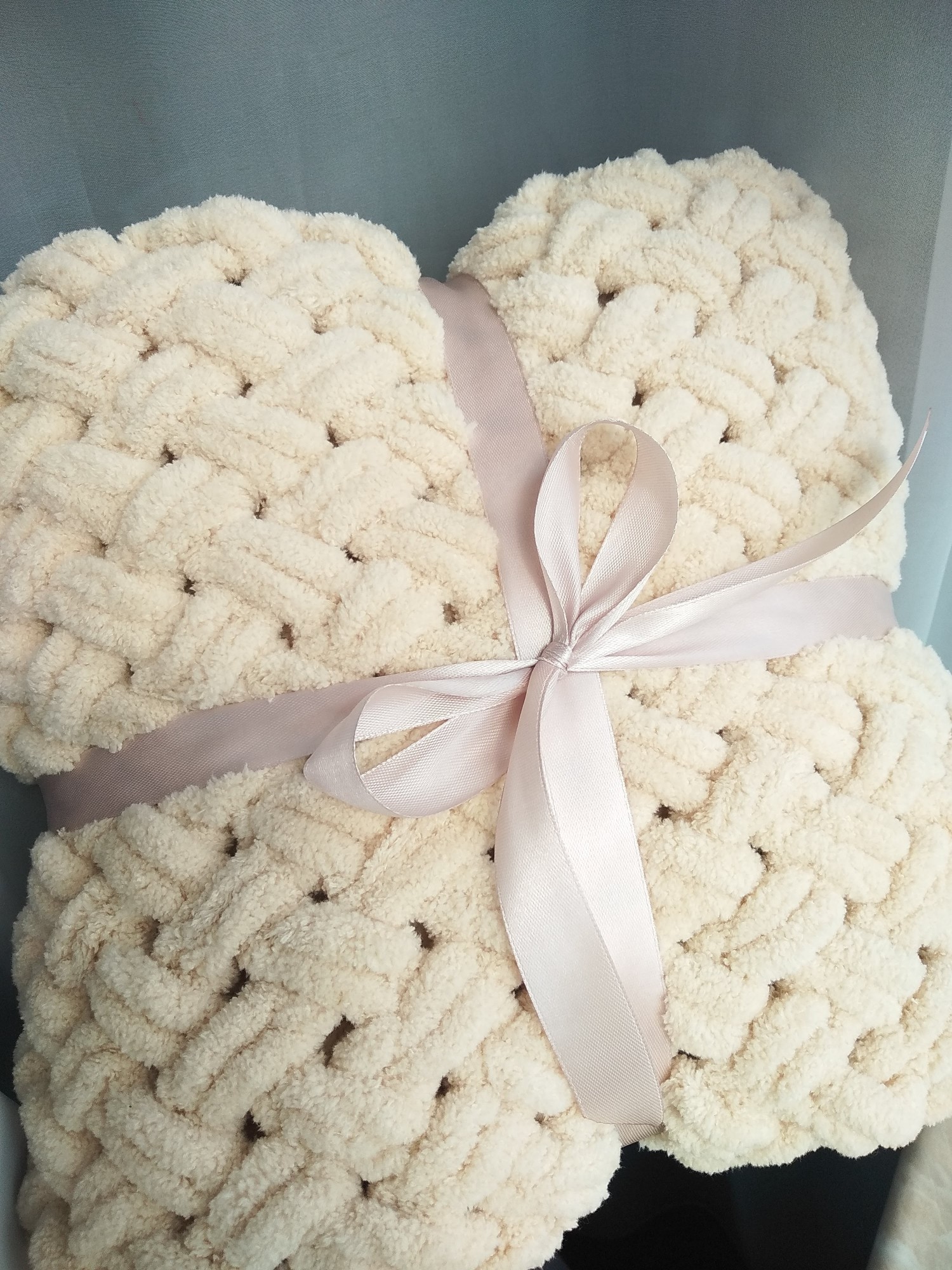

Плед детский MamBaby из плюшевой гипоаллергенной пряжи премиум класса Alize puffy 100х100 см. Медовый