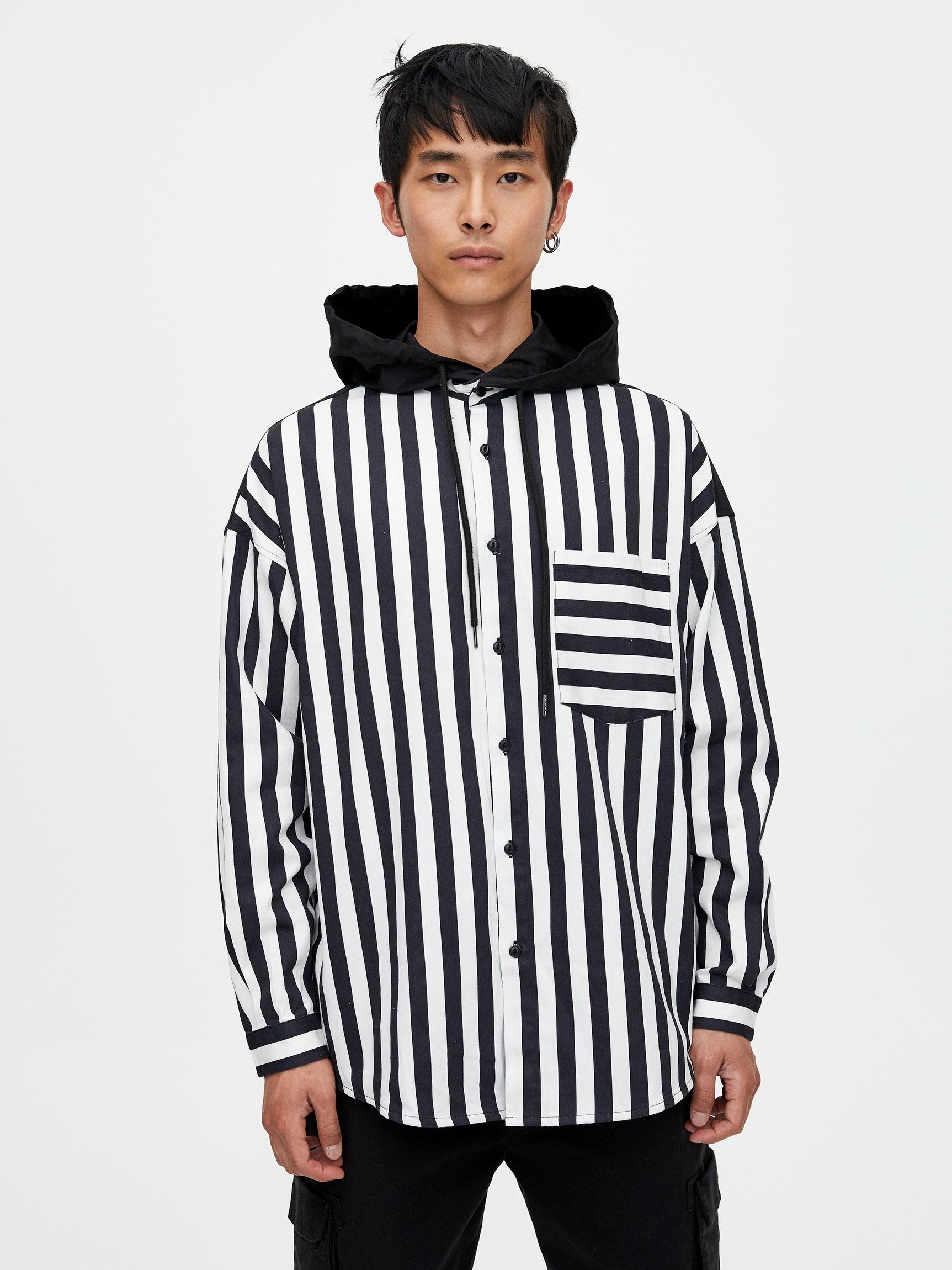 

Ветровка Pull & Bear 5470/702/800-ABOU M Черная-белая