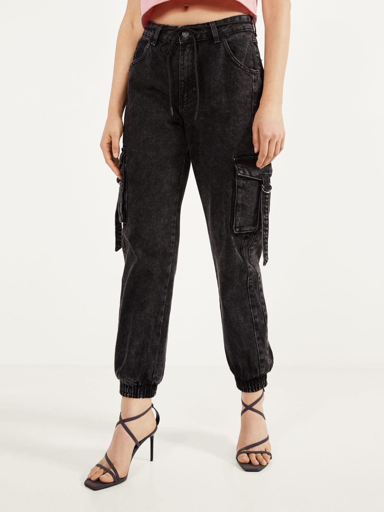 

Джинсы Bershka 0157/388/800-ACXW 32 Темно-серые