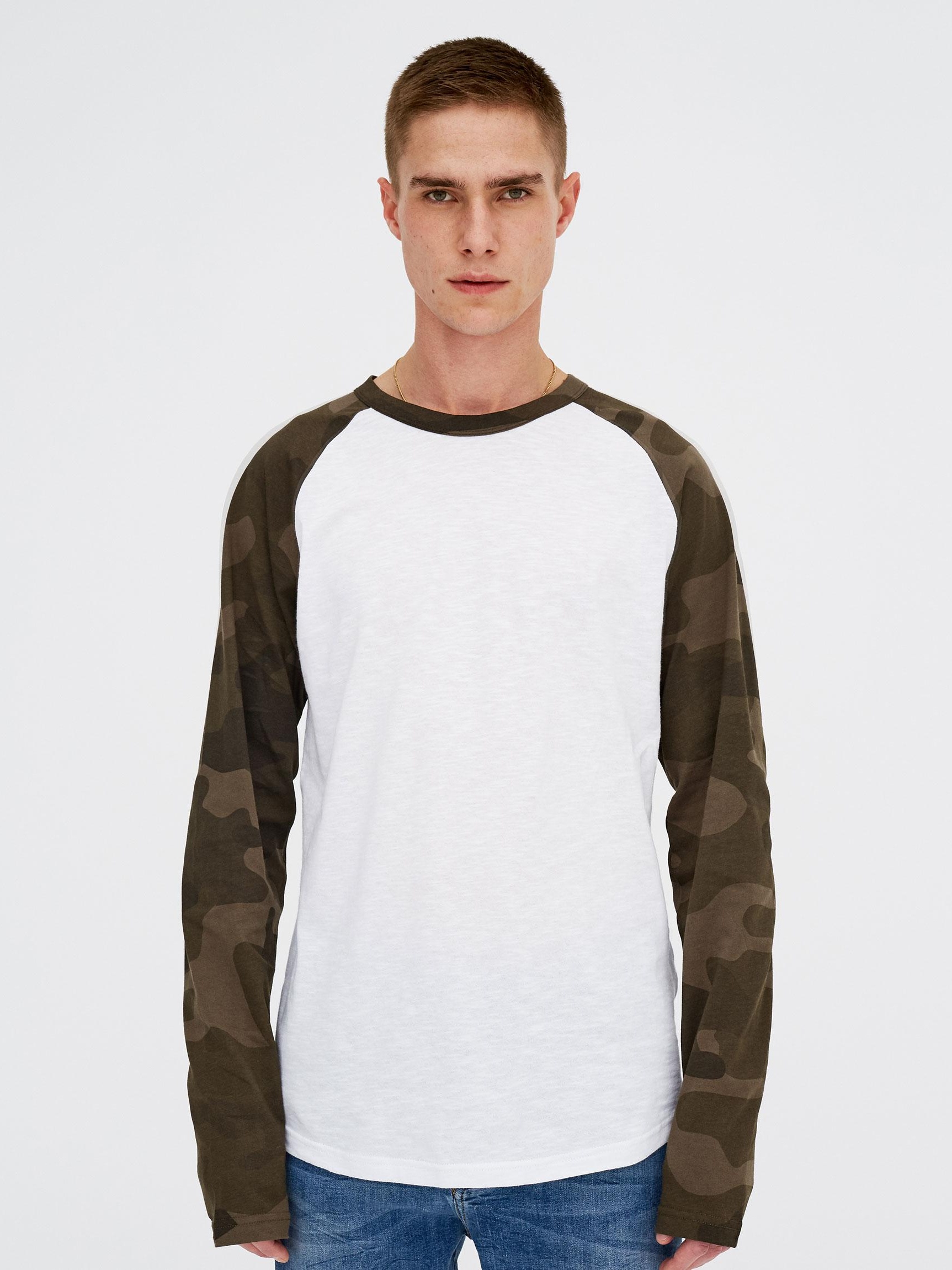 

Лонгслив Pull & Bear 9235/575/505-AFIQ L Милитари-белый