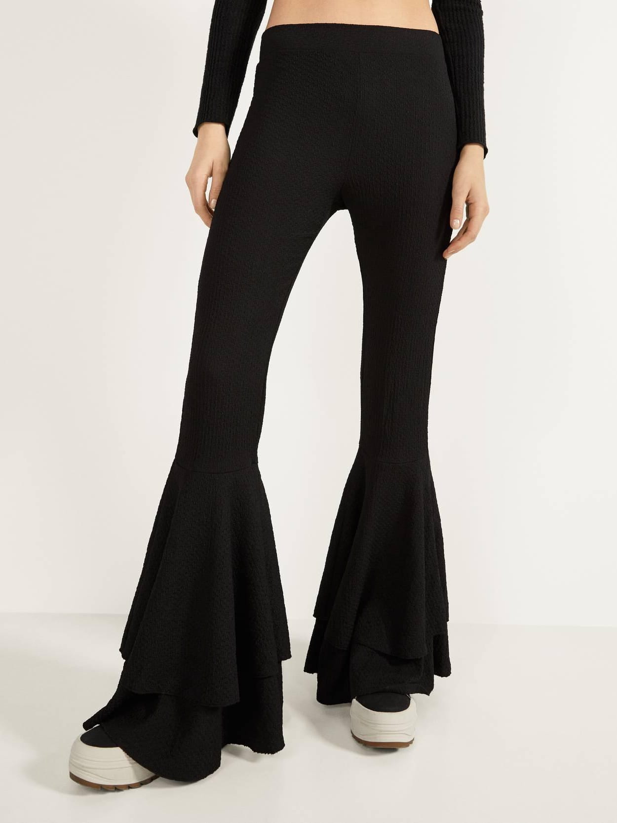 

Брюки Bershka 0182/326/800-AAAD XS Черные