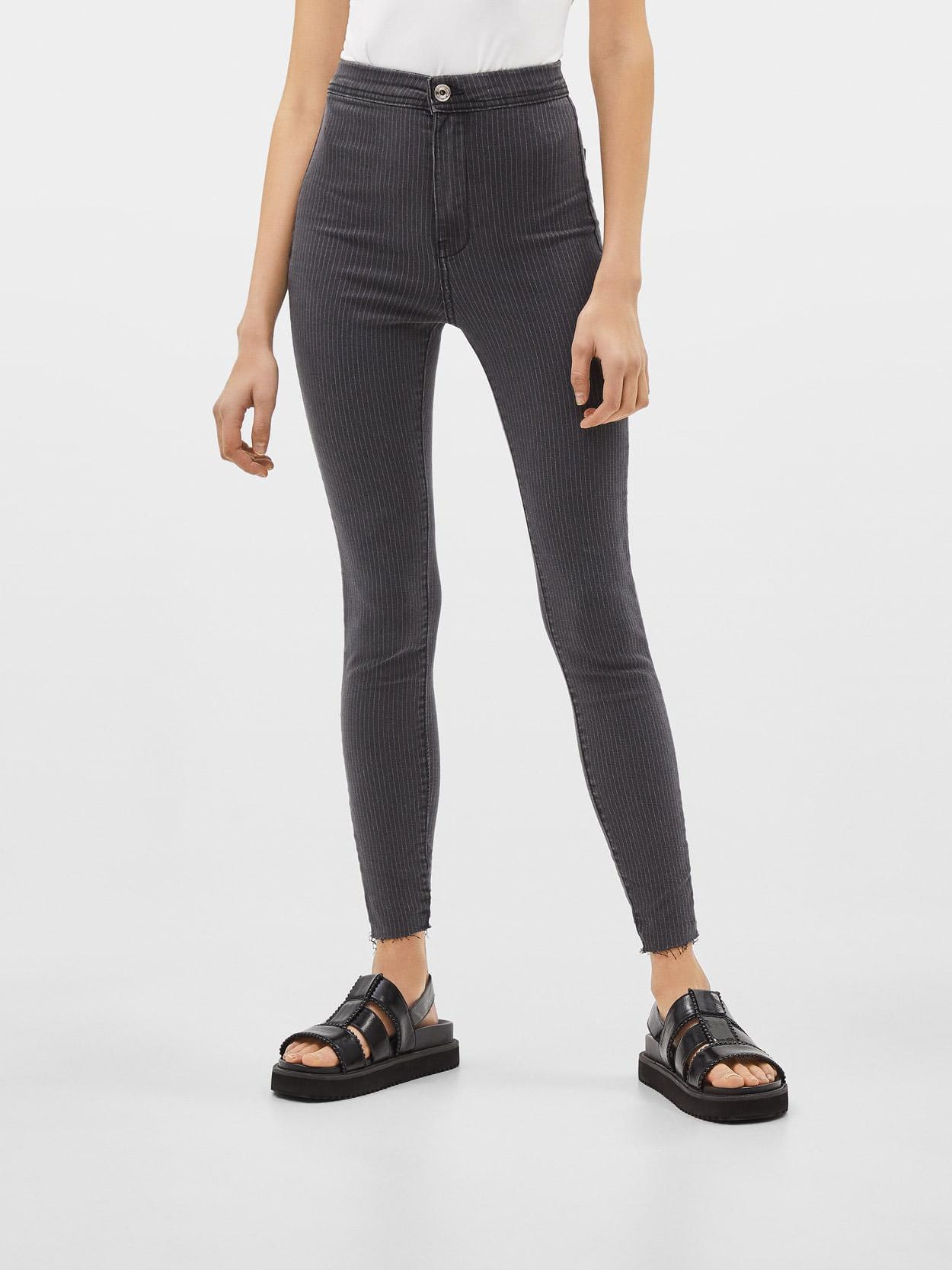 

Джинсы Bershka 0047/019/040-AAWW 32 Серые