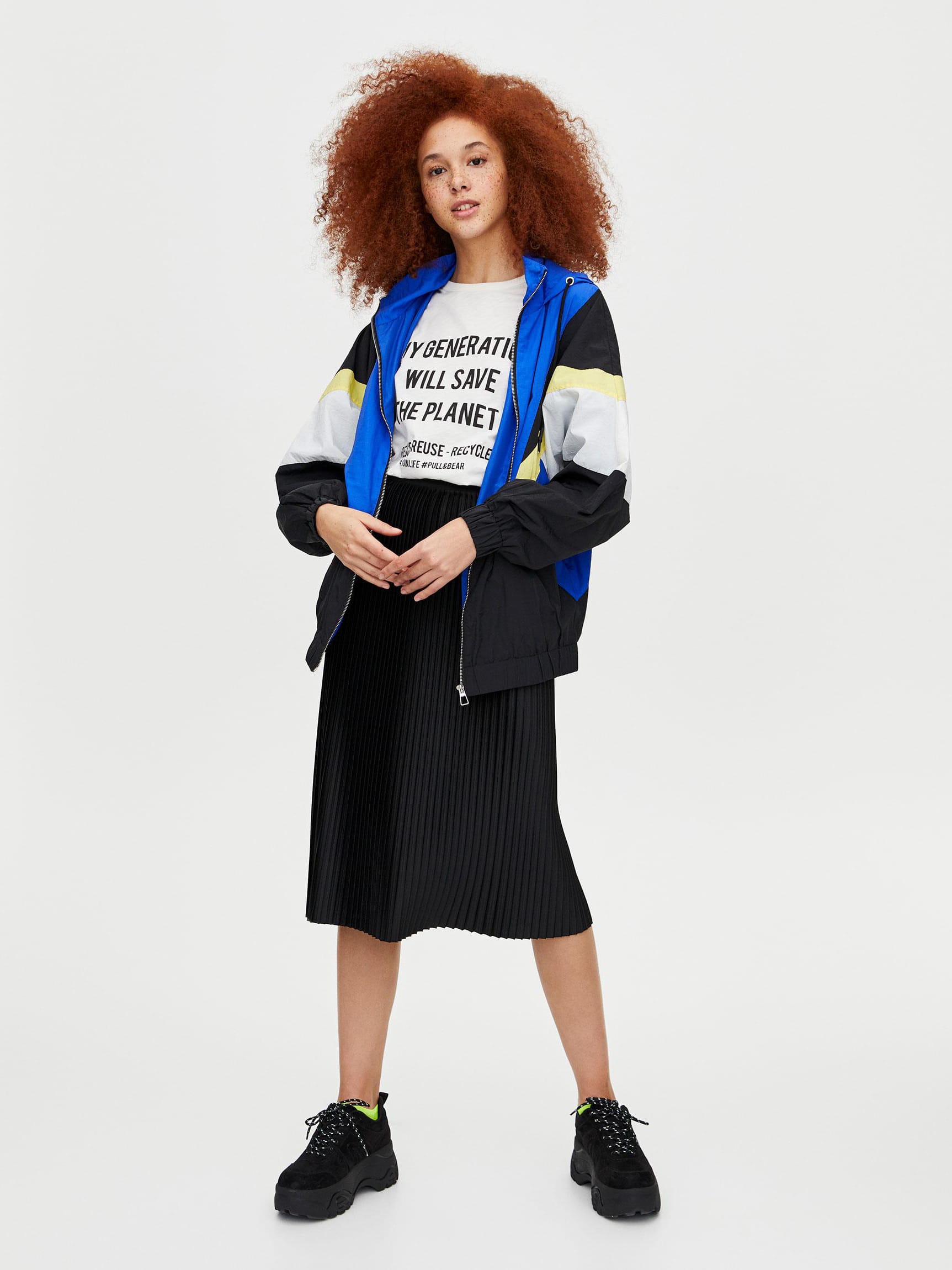 

Юбка Pull & Bear 5398/403/800-AAAD S Черная