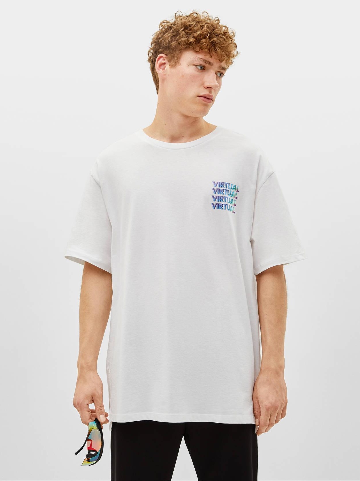 

Футболка Bershka 2410/130/250-AAPT S Белая с принтом