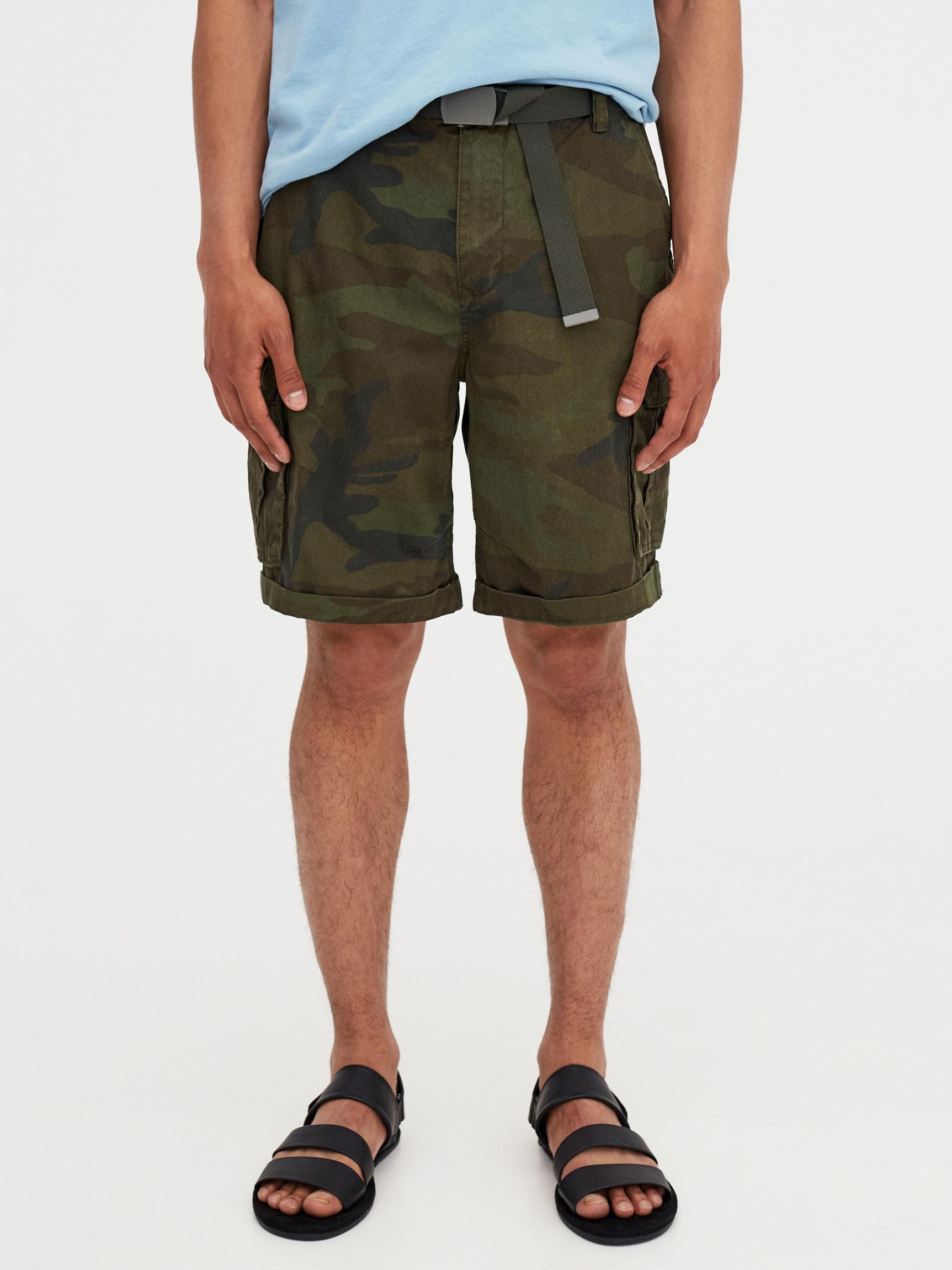 

Шорты Pull & Bear 5696/515/505-ABCA 42 Темно-зеленые в узоры