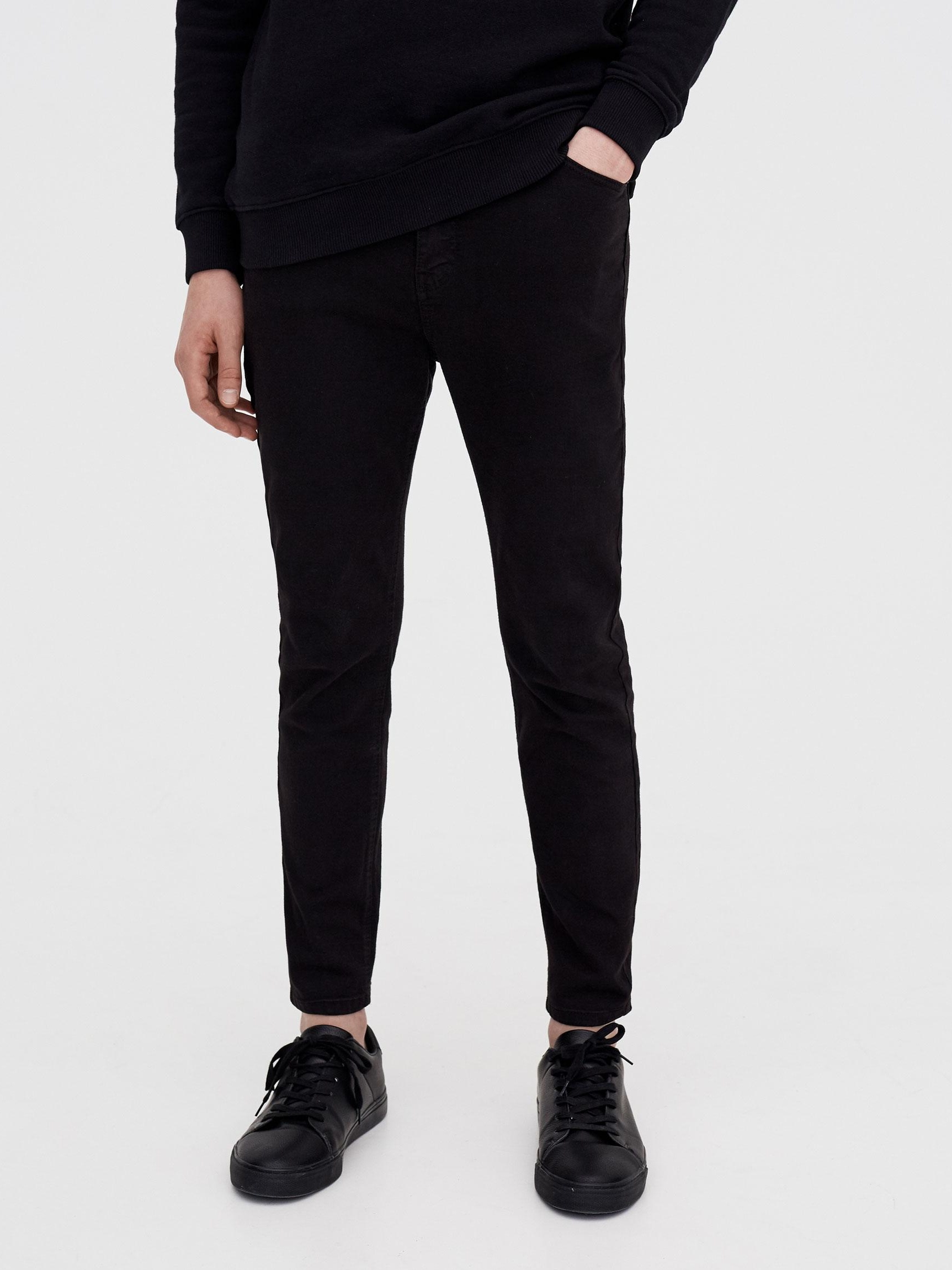 

Брюки Pull & Bear 5687/581/800-AAAD 44 Черные