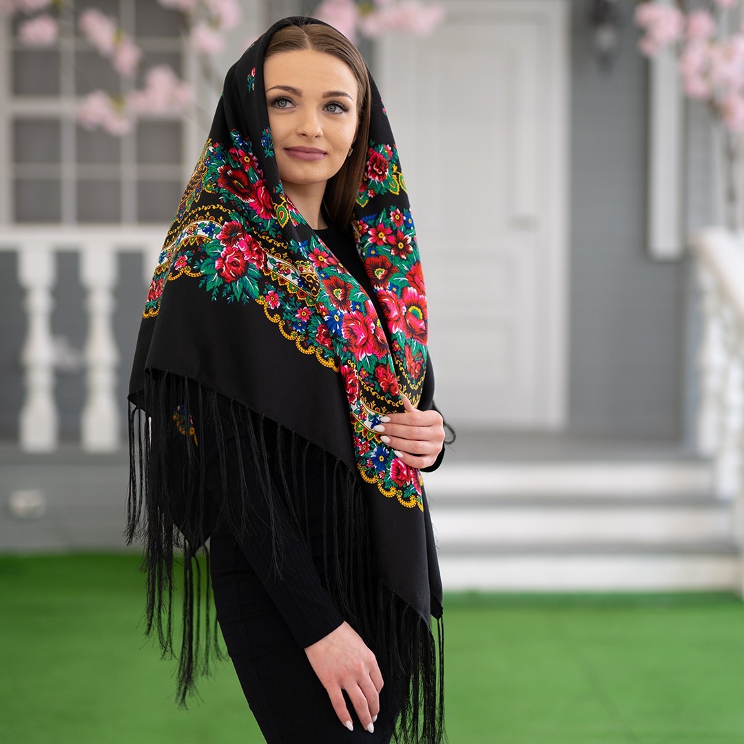 

Українська чорна народна шерстяна хустина Квіти України!
