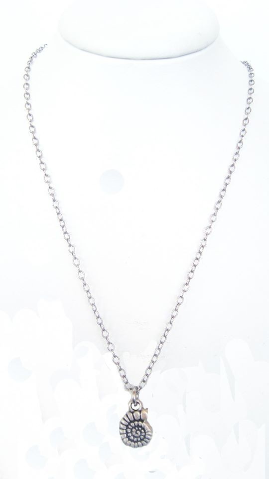 

Кулон на цепочке ракушка grey DANON N5118S