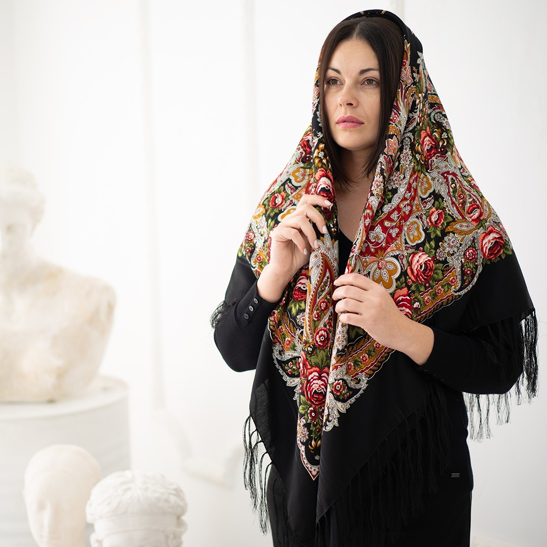 

Шаль Fashionclub Вальс цветов Черный 140 х 140 см (827.6)