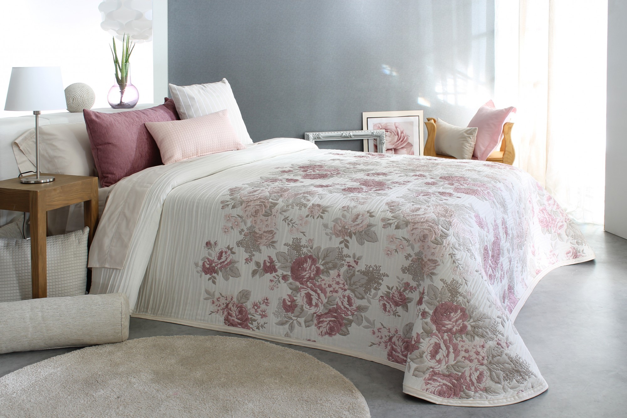 

Покрывало жаккардовое Reig Marti SIVAN c02 280x270 молочное с розовыми цветками