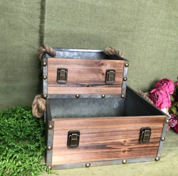 

Металлическое кашпо Decsty Box