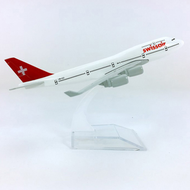 

Модель пасажирський літак Boeing 747 Swissair