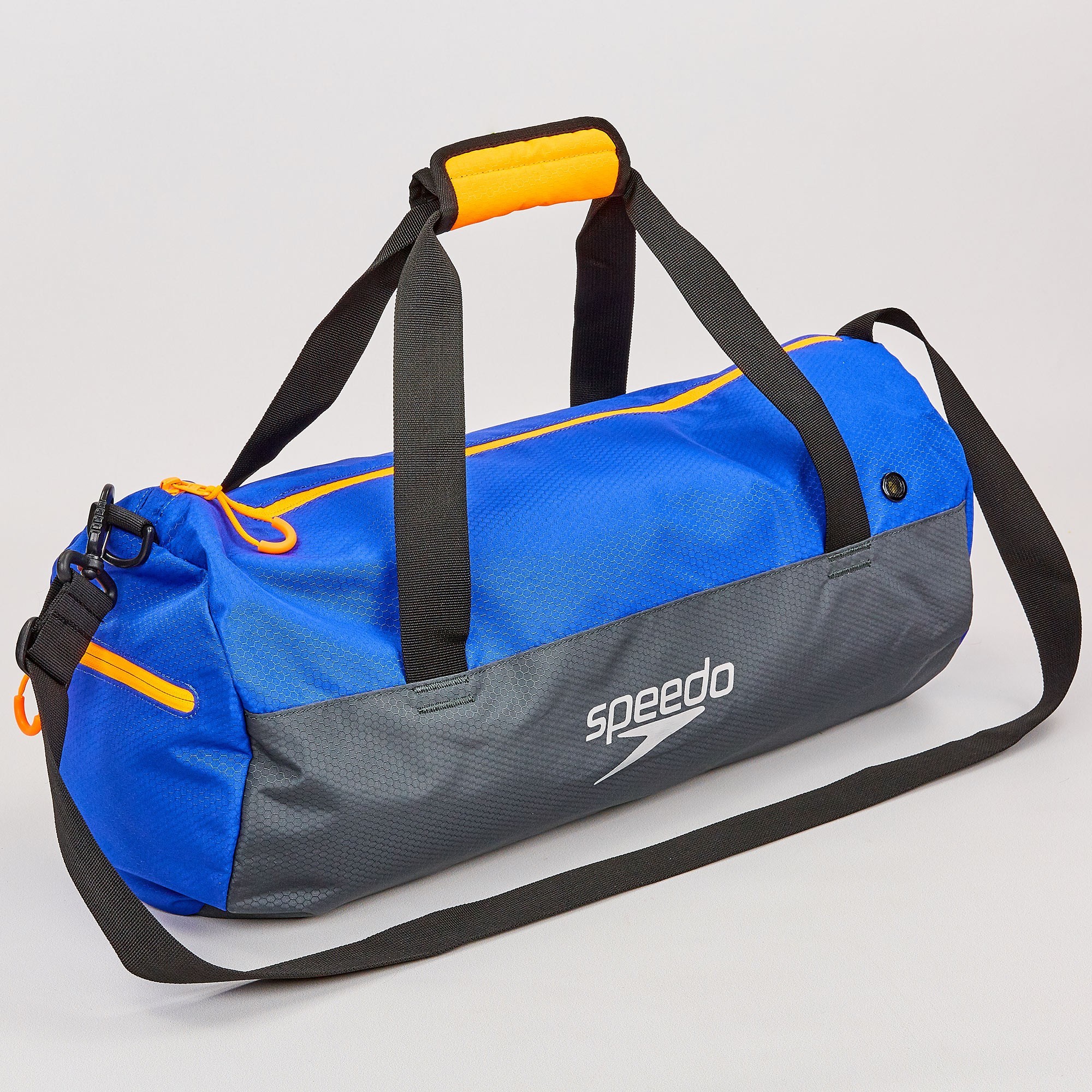 

Сумка спортивная SPEEDO DUFFEL BAG 809190A670 Материал: Полиэстер, PVC Габаритные размеры: 50 x 24 x 24см Цвет: Голубой-серый