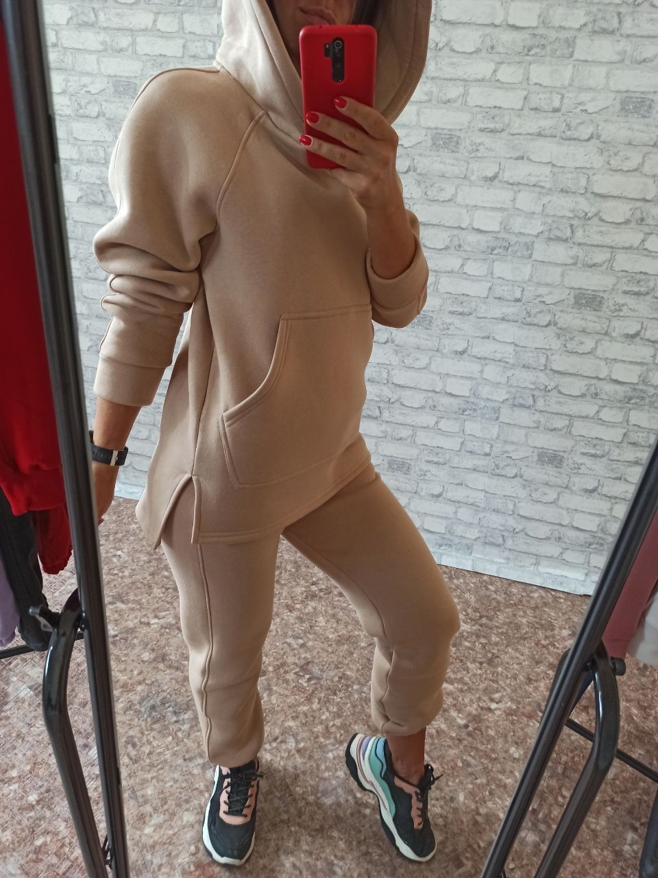 

Женский спортивный костюм Худи кенгуру разрез и штаны Трехнитка цвет Бежевый размер M код 02.4