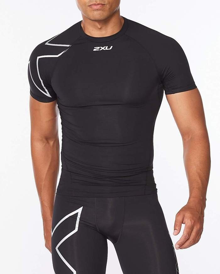 

Мужская компрессионная футболка 2XU, Core Compression S/S Top, M, черный/серебристый логотип