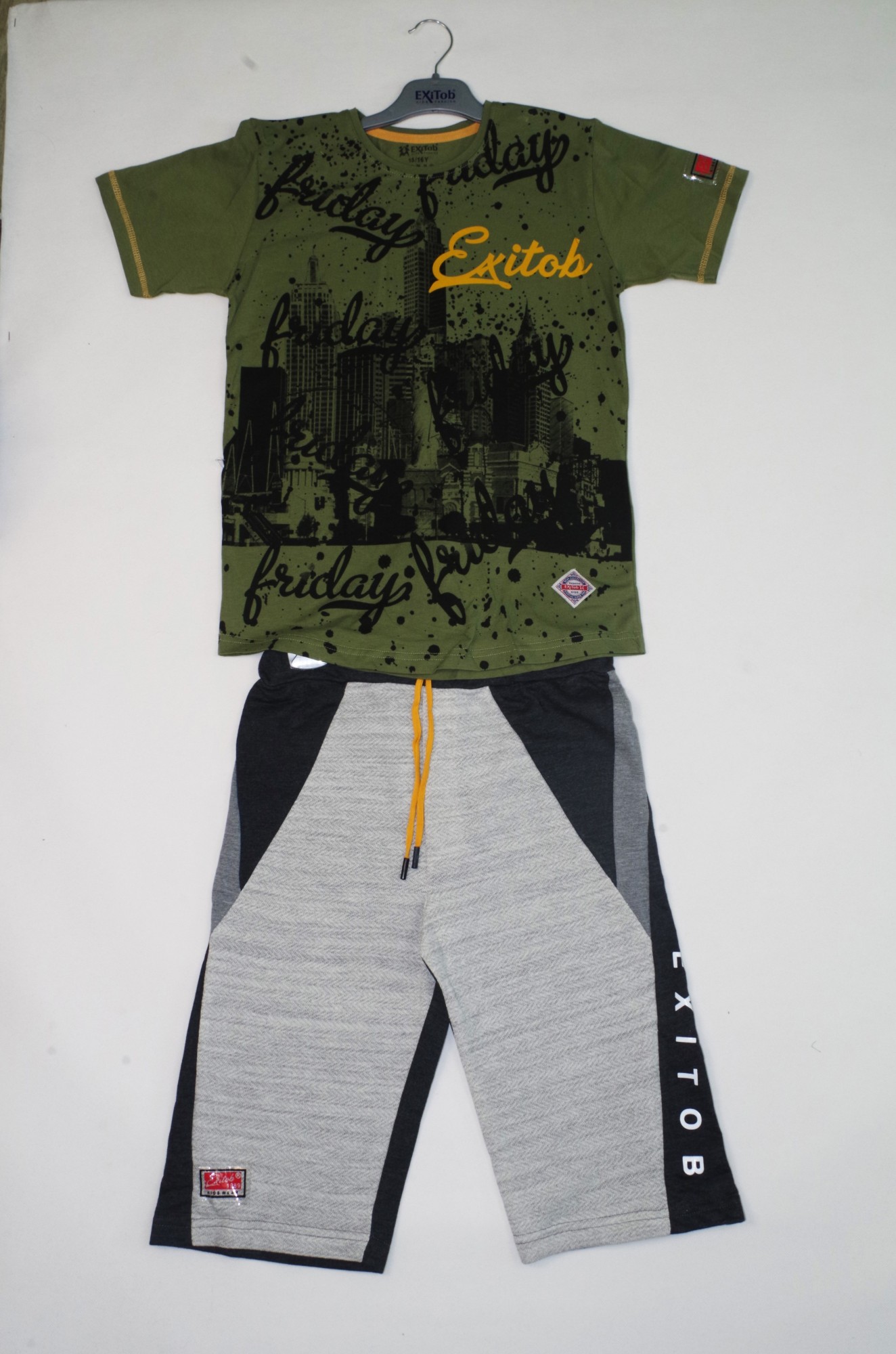

Комплект (шорты и футболка) Еxitob 20205 146-152 см Хаки с серым (2000205)