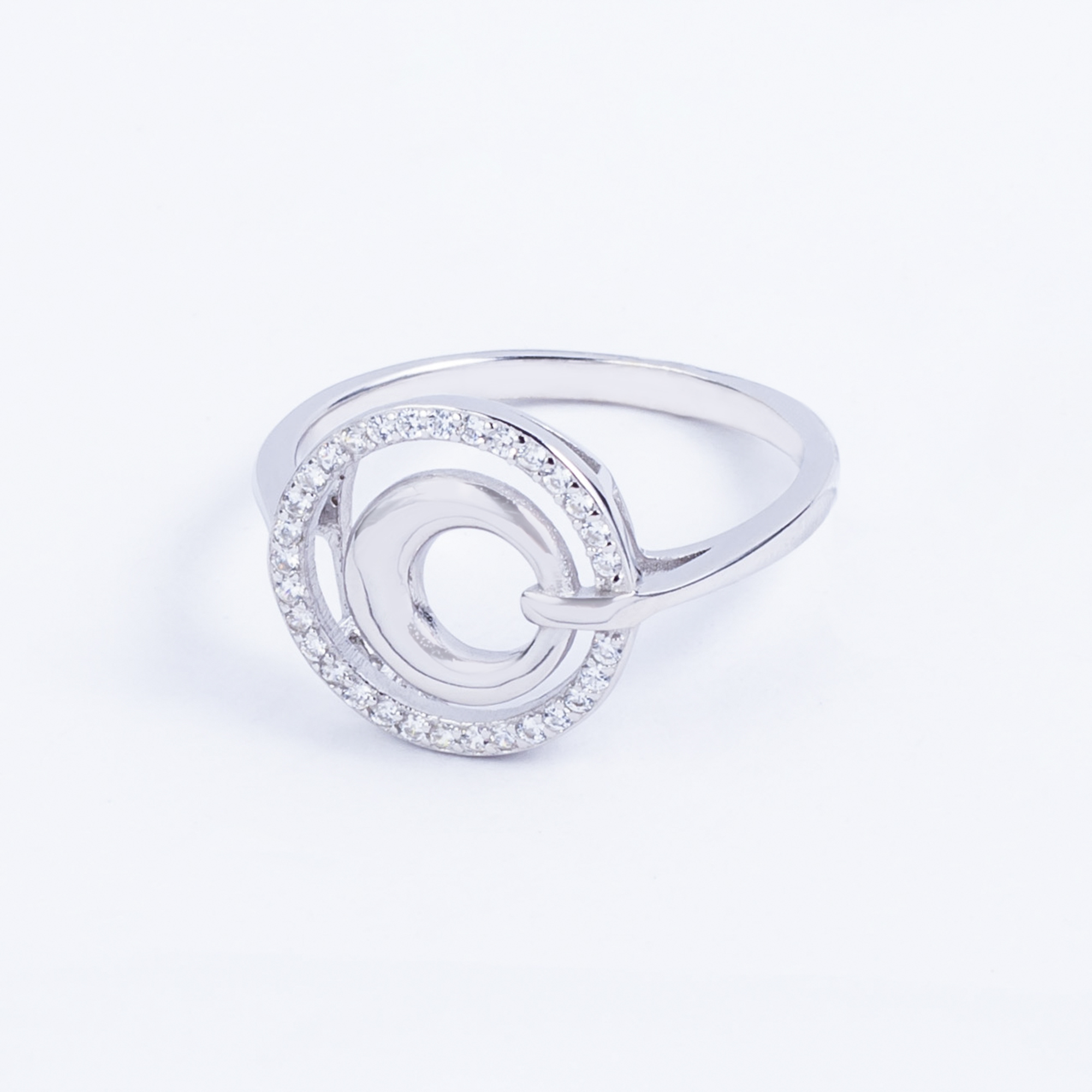 

Каблучка TOP Silver размер 17,5 2,40 г 9510148б