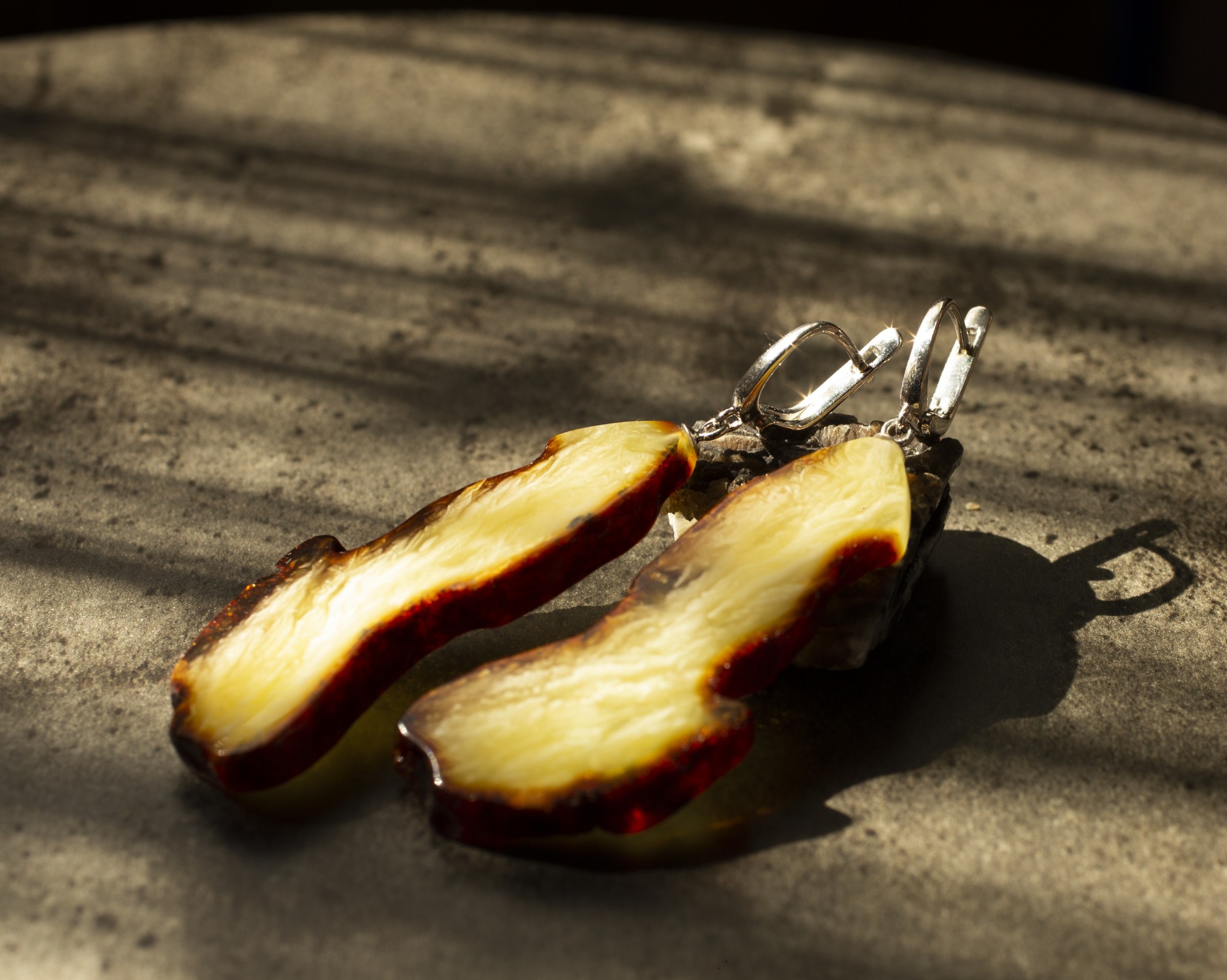 

Серебряные серьги с натуральным ЯНТАРЁМ " Эхо прошлого" ILSAV ЯС-23р (Родированные серьги с ЯНТАРЁМ)