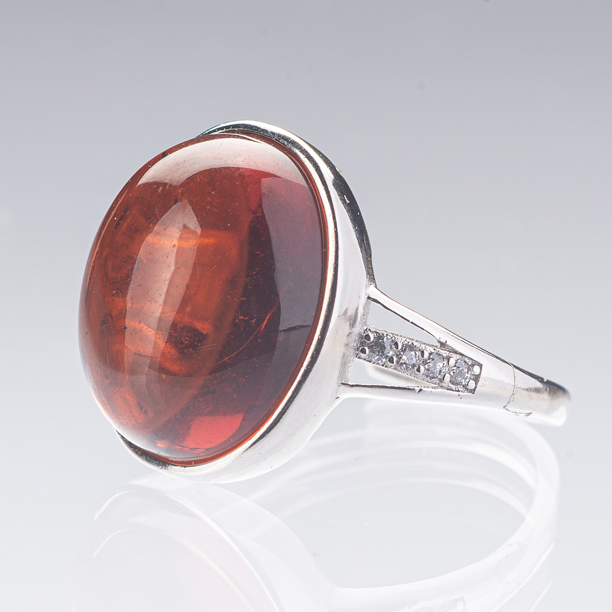 

Кольцо с янтарем SAMOTSVETY (5.05.43.003)