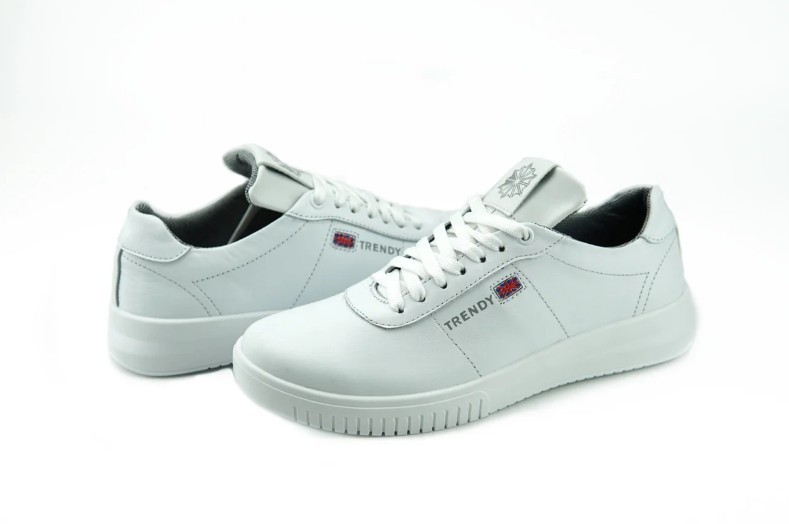 

Кроссовки мужские Trendy C-081 40 белые