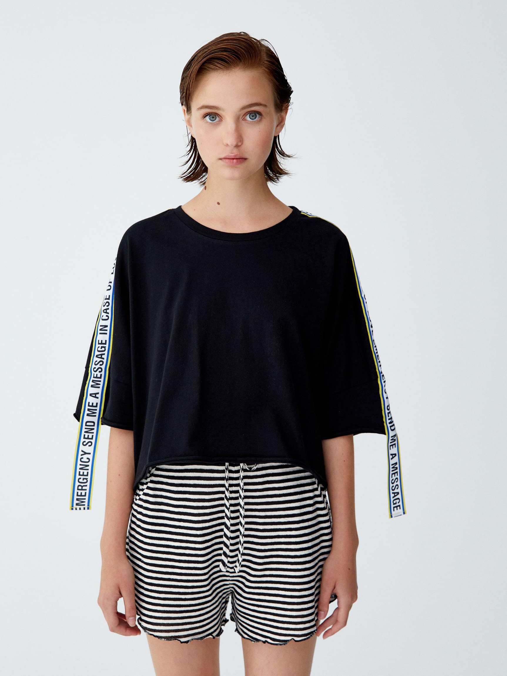 

Футболка Pull & Bear 9238340800-AENE L Черная с белым и желтым