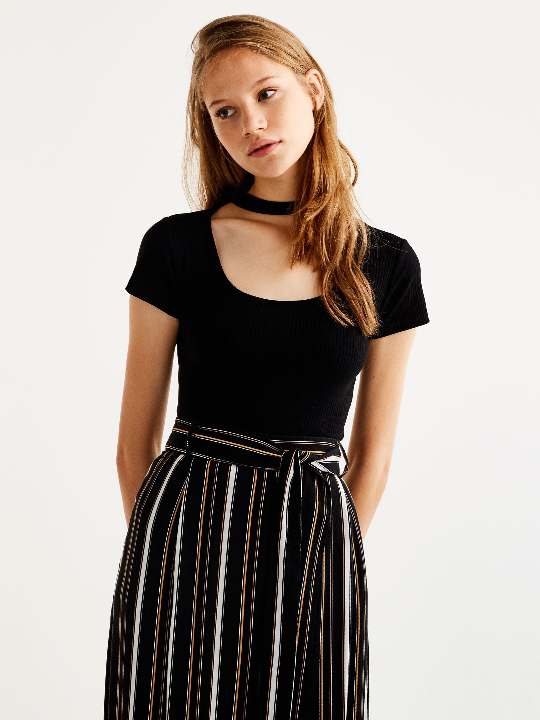 

Футболка Pull & Bear 9235332800-AAAD S Черная