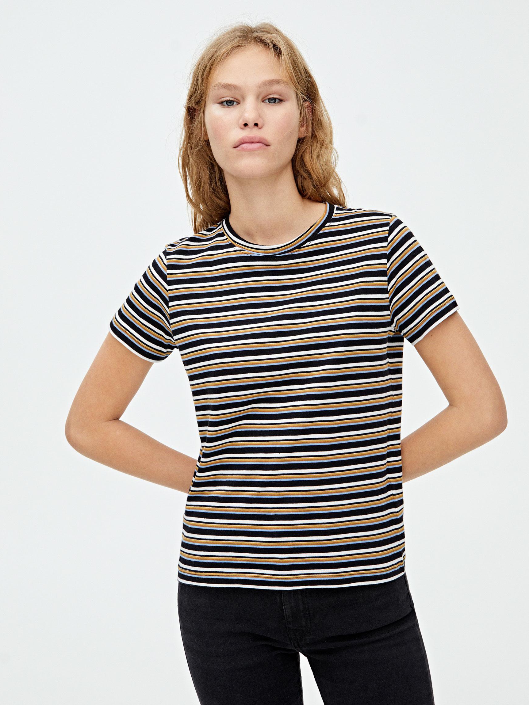 

Футболка Pull & Bear 9230398104-AAVT S Темная-синяя с разноцветным