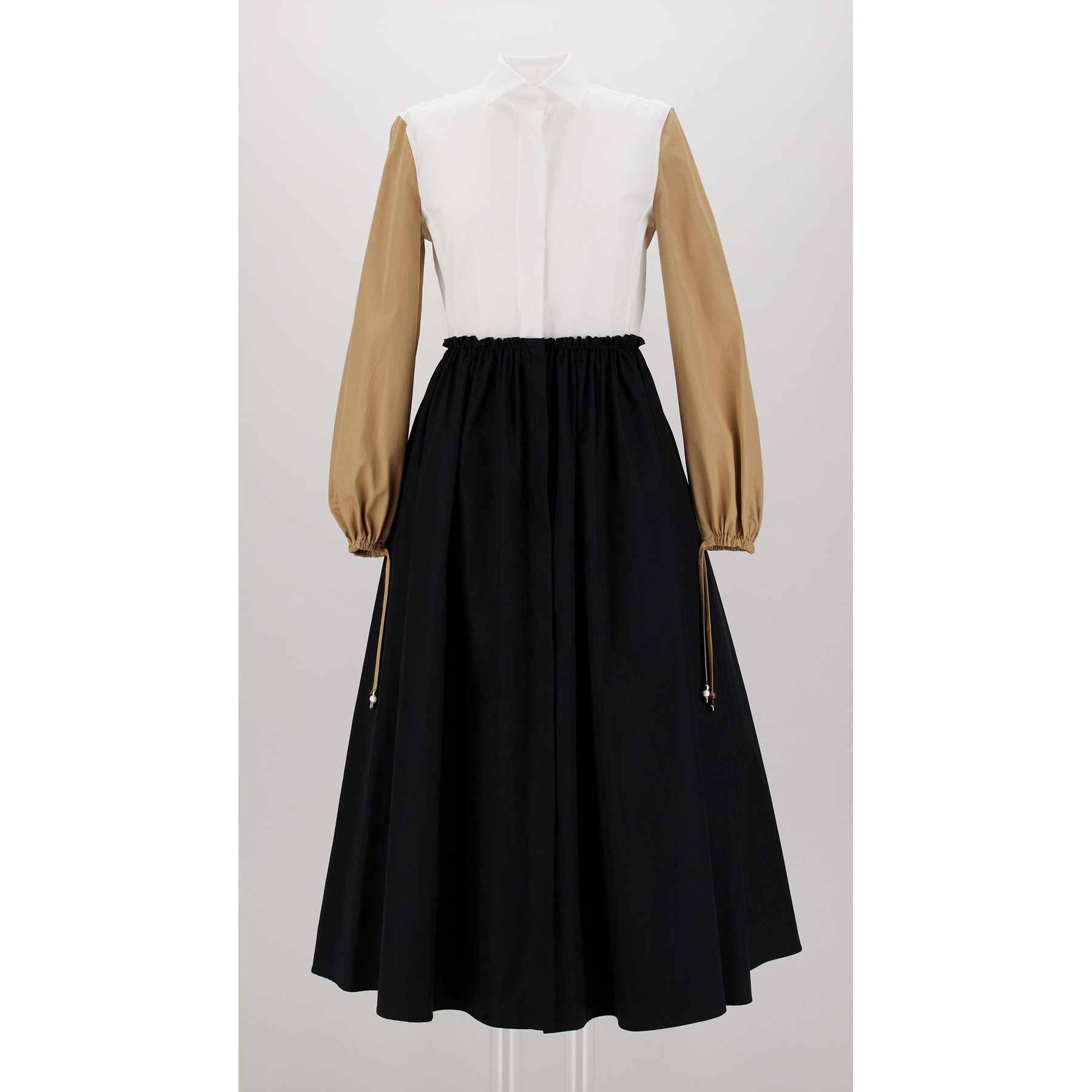 

Платье MaxMara  Белое с черной юбкой и бежевыми рукавами 12210312600, Платье MaxMara 42 Белое с черной юбкой и бежевыми рукавами 12210312600