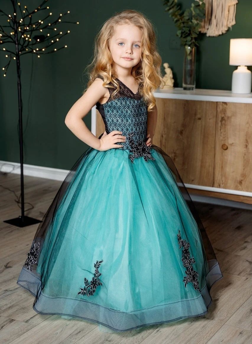 

Платье бирюзовое с черной гипюровой сеткой рост 110-122см