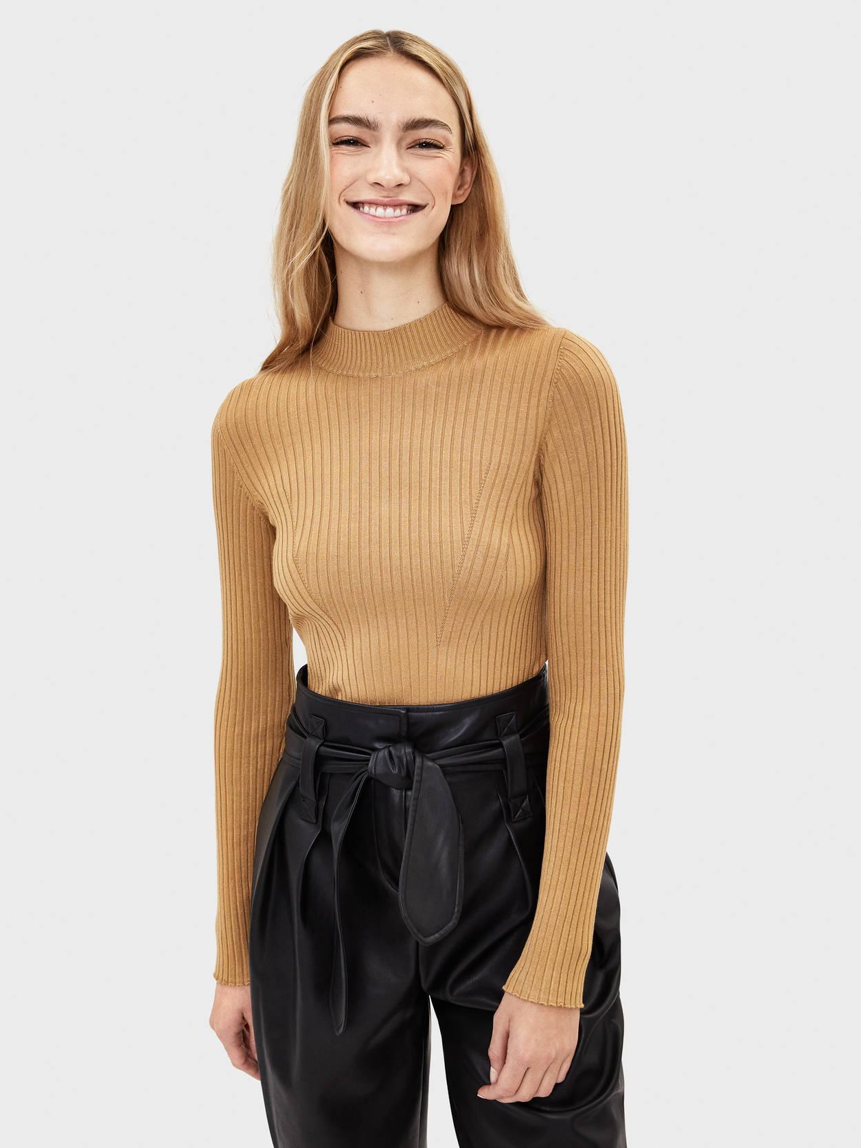 

Гольф Bershka 6847645756-ACXI S Темно-бежевый