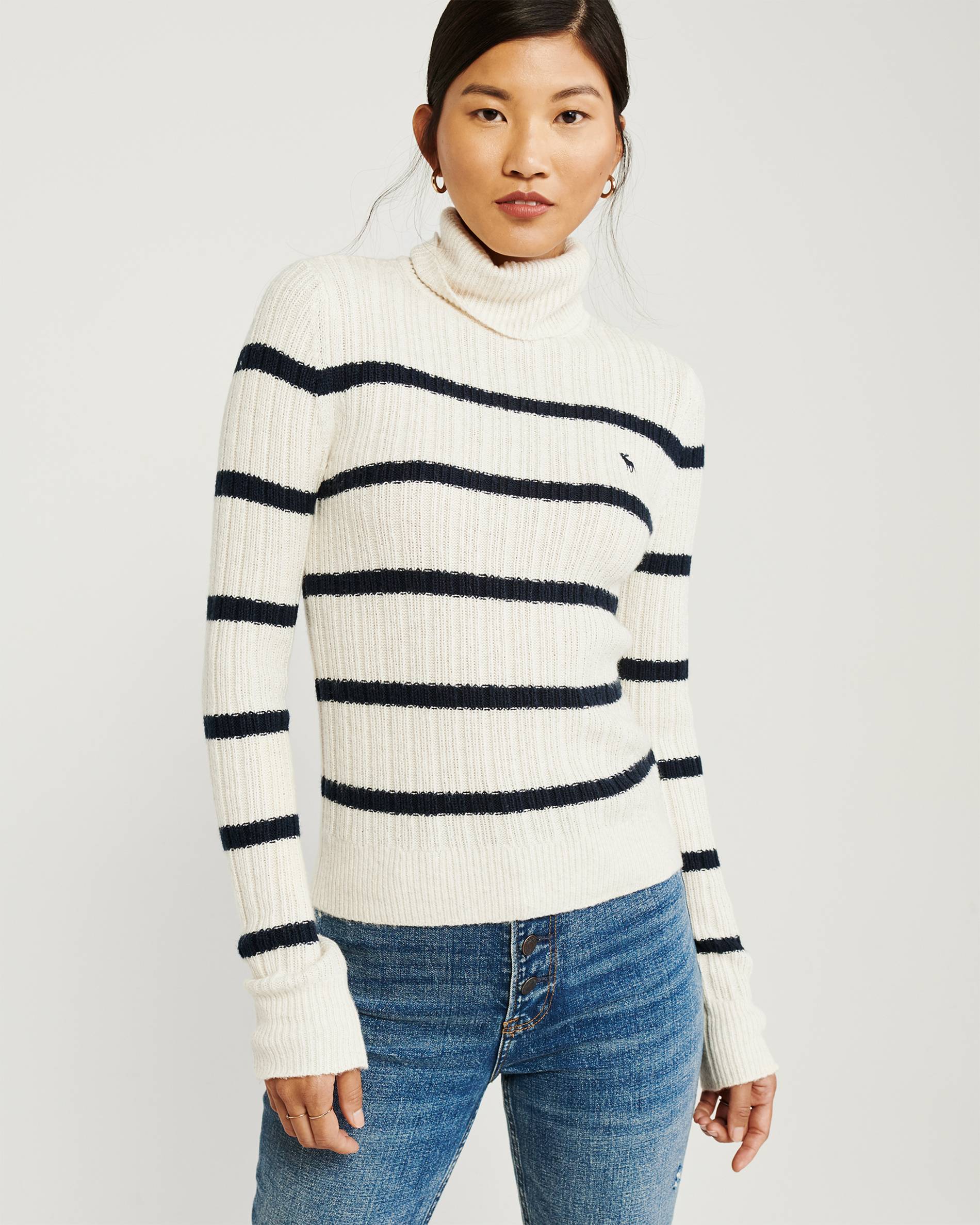 

Свитер женский - свитер Abercrombie & Fitch AF6013W XS Белый