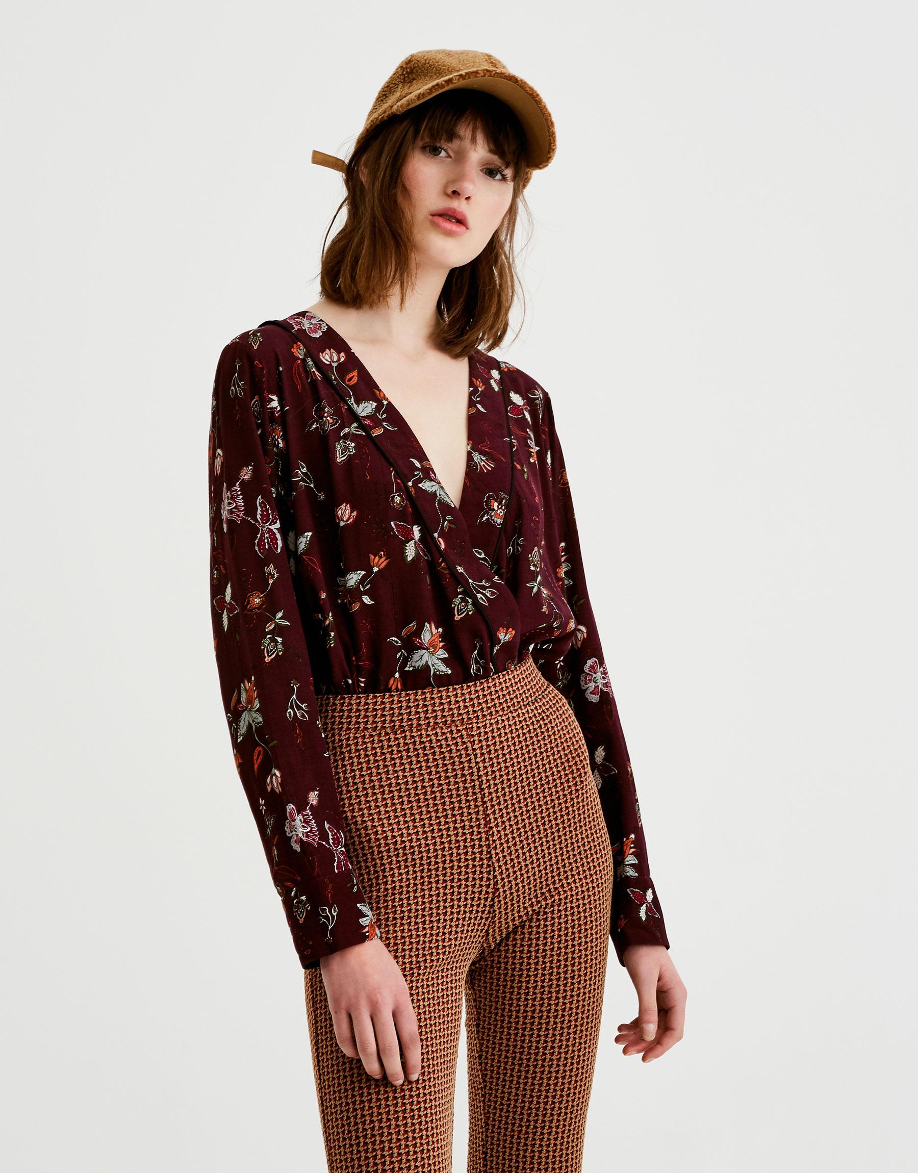 

Боди-блузка Pull & Bear 5472319605-ABKL M Фиолетовая с разноцветным