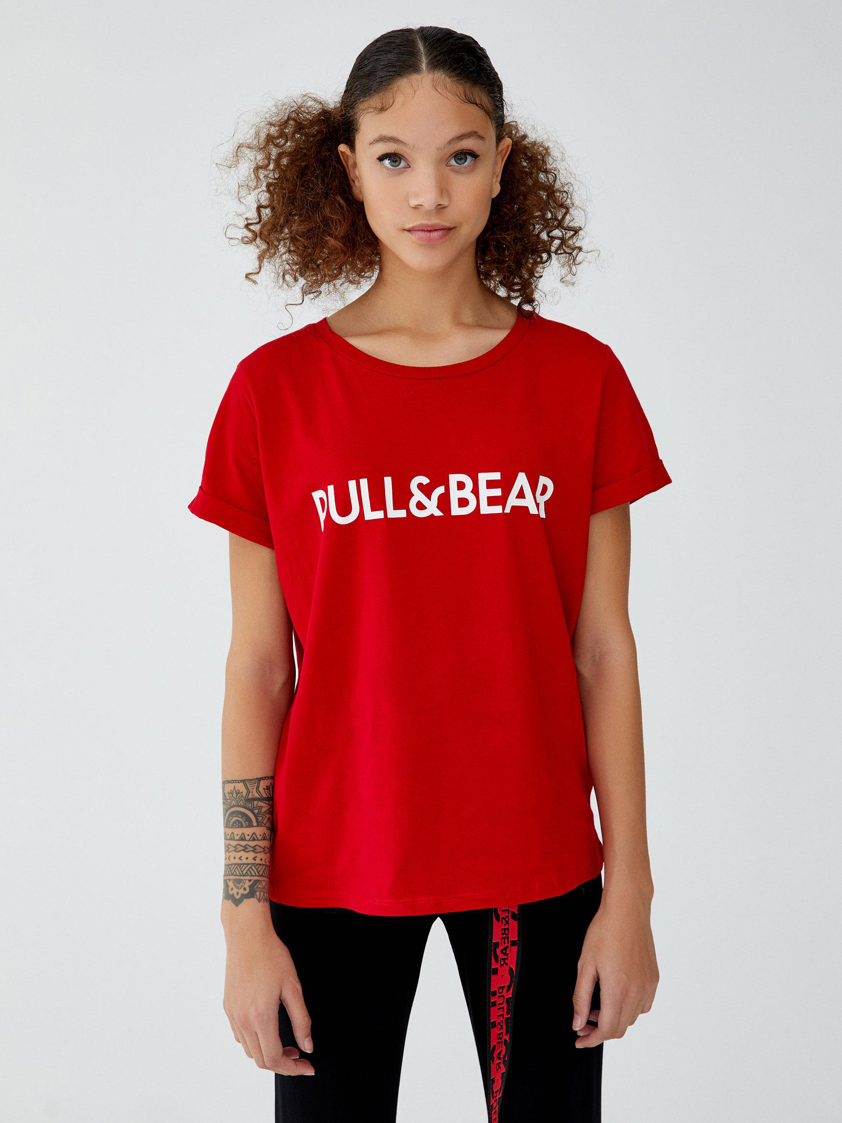 

Футболка Pull & Bear 5244203600-AAGS M Красная с белым