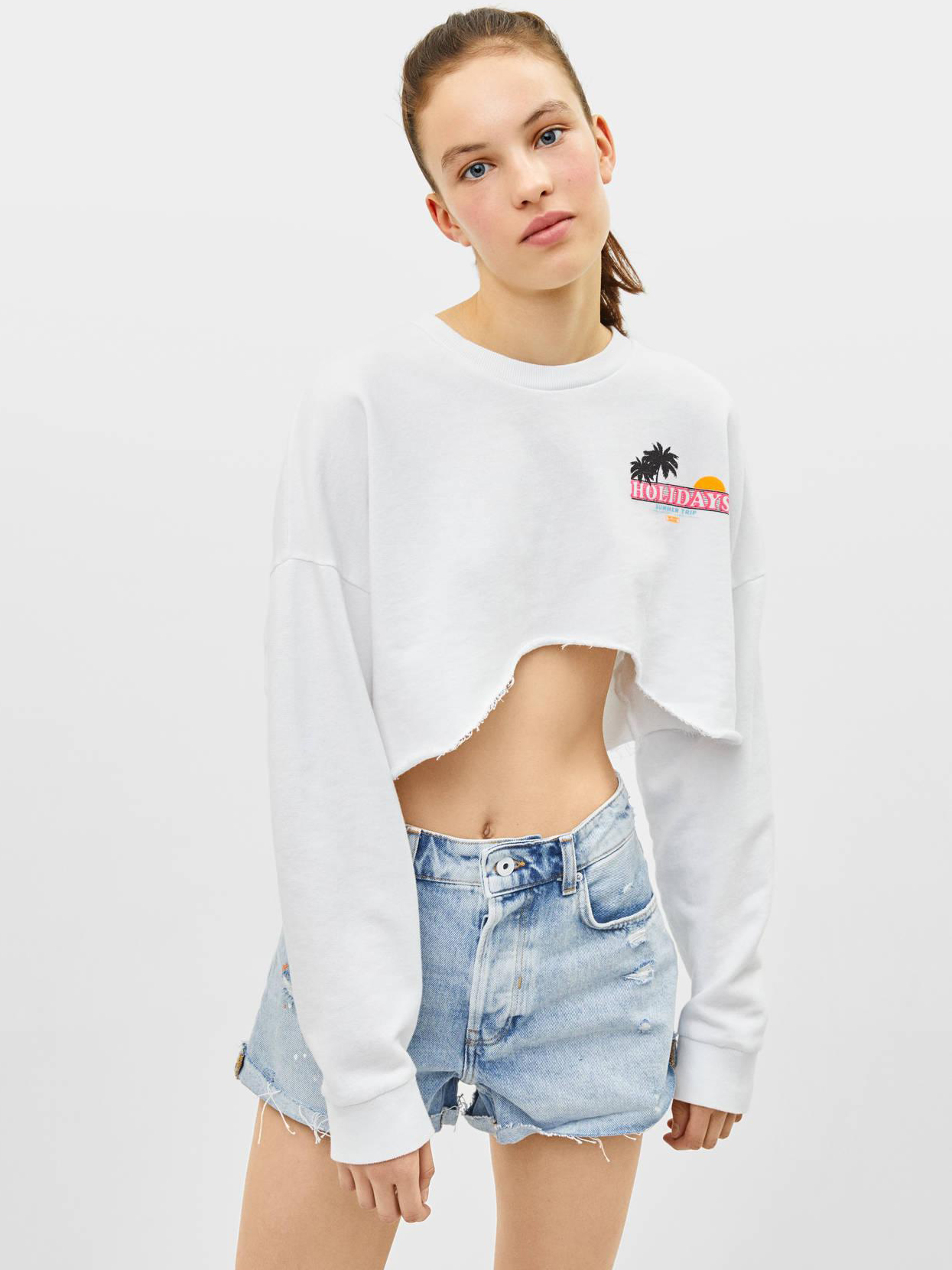 

Свитшот Bershka 1964469250-AAPT M Белый