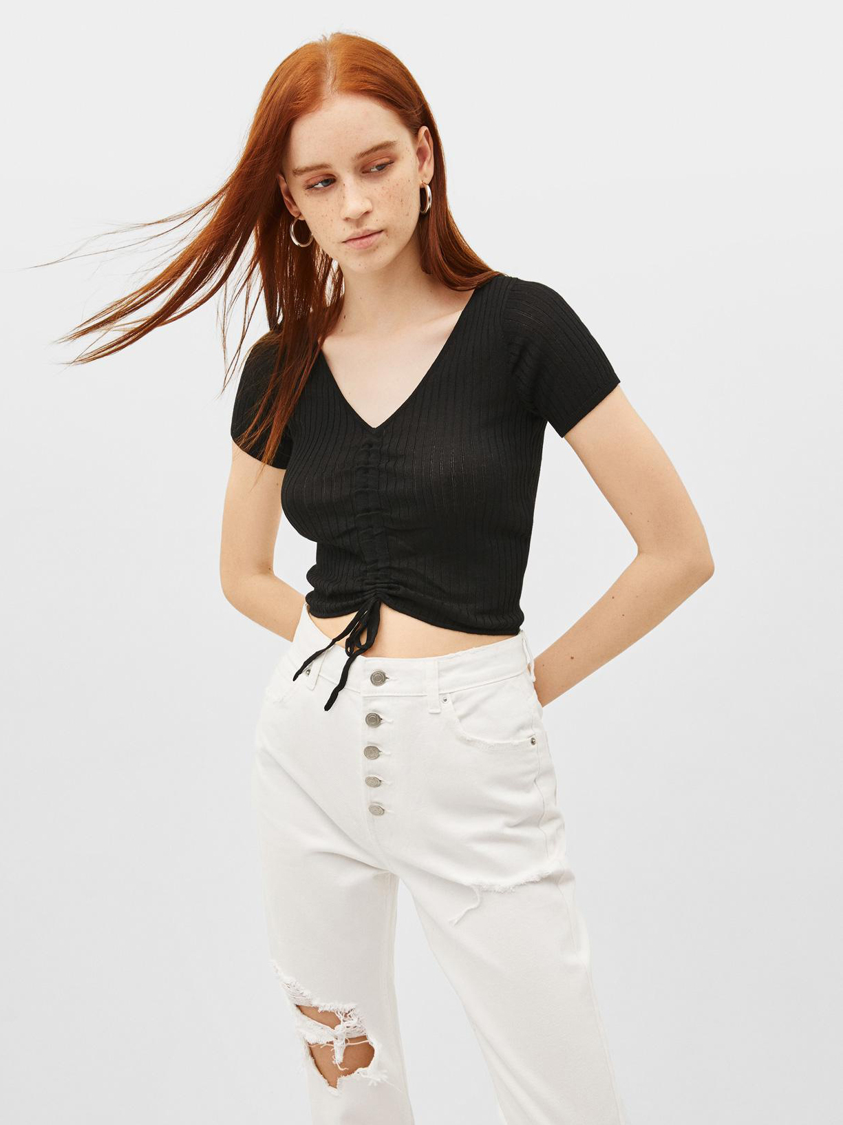 

Футболка Bershka 1847546800-AAAD M Черная